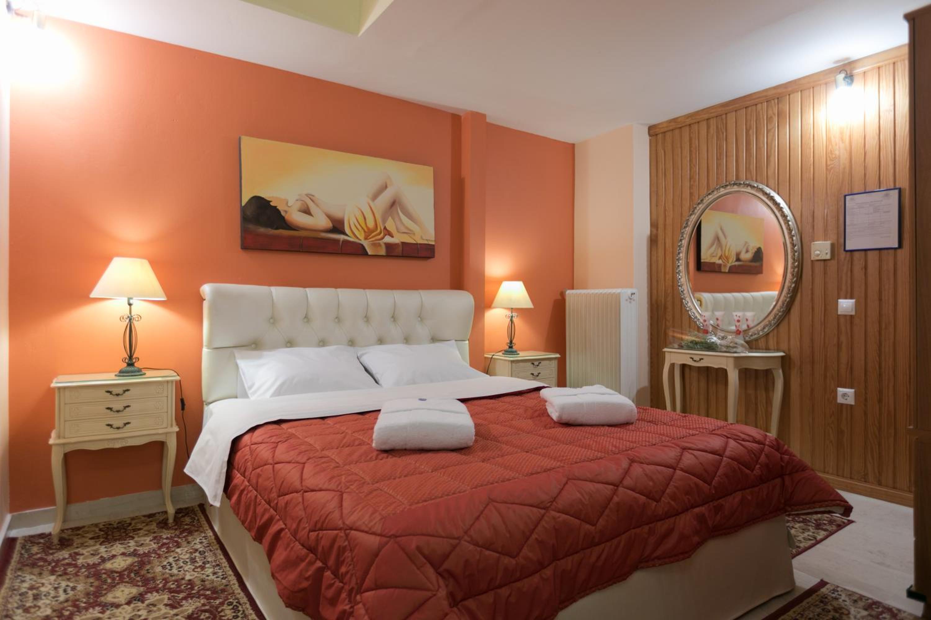 Deluxe Suite with Spa Bath - Photo 1