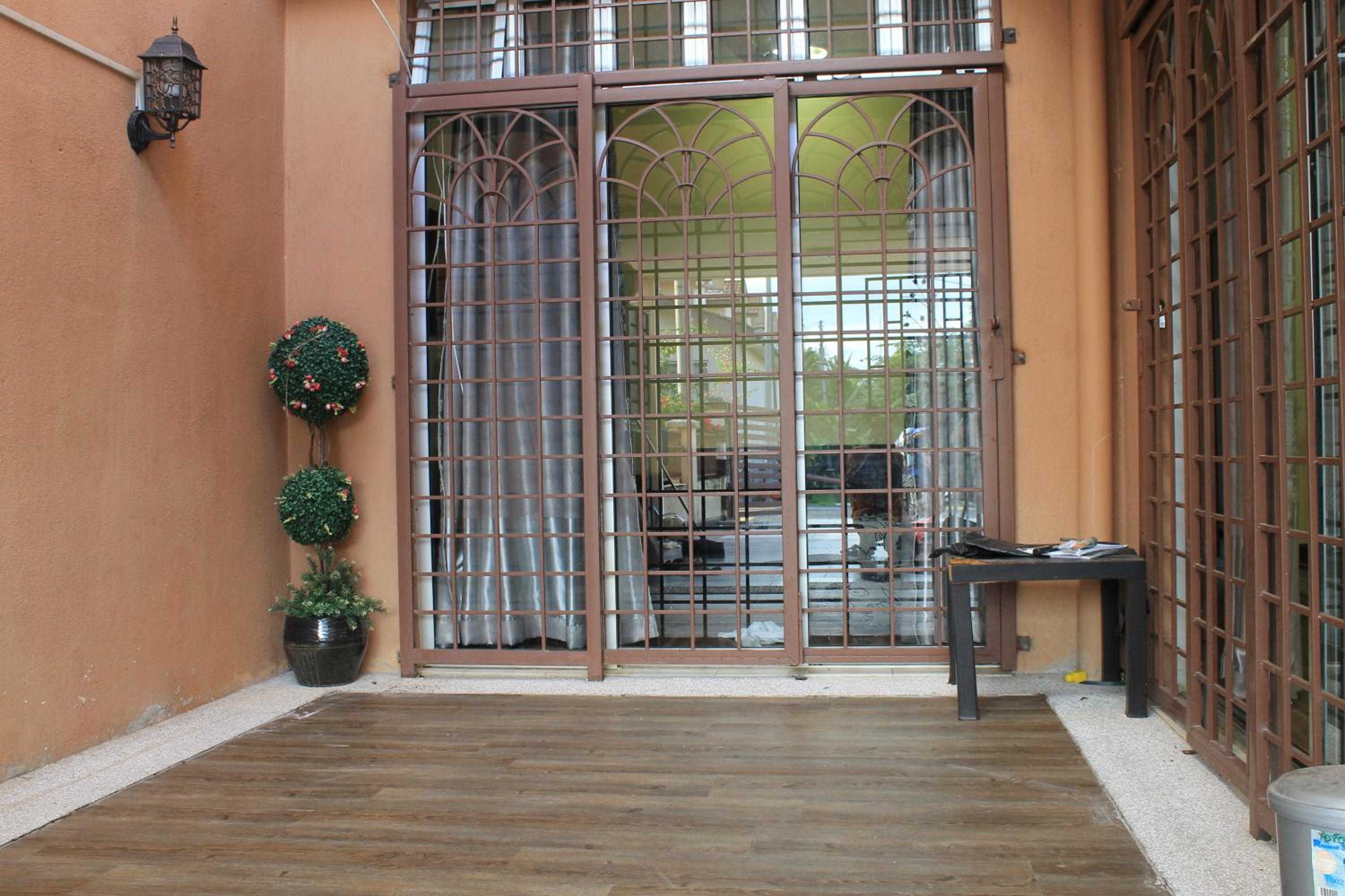 Four-Bedroom House photo 2