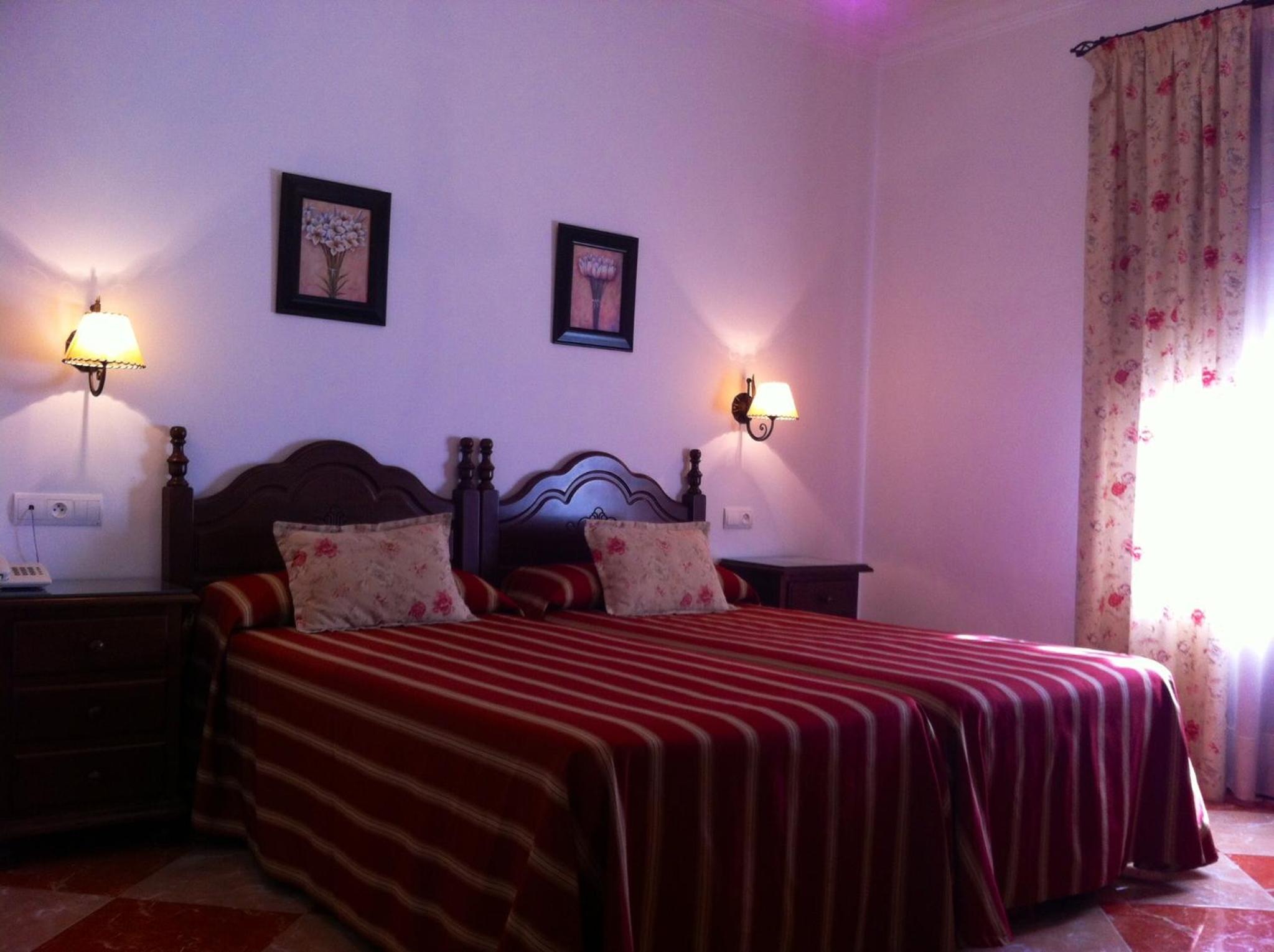 Double Room with Balcony - Photo 5