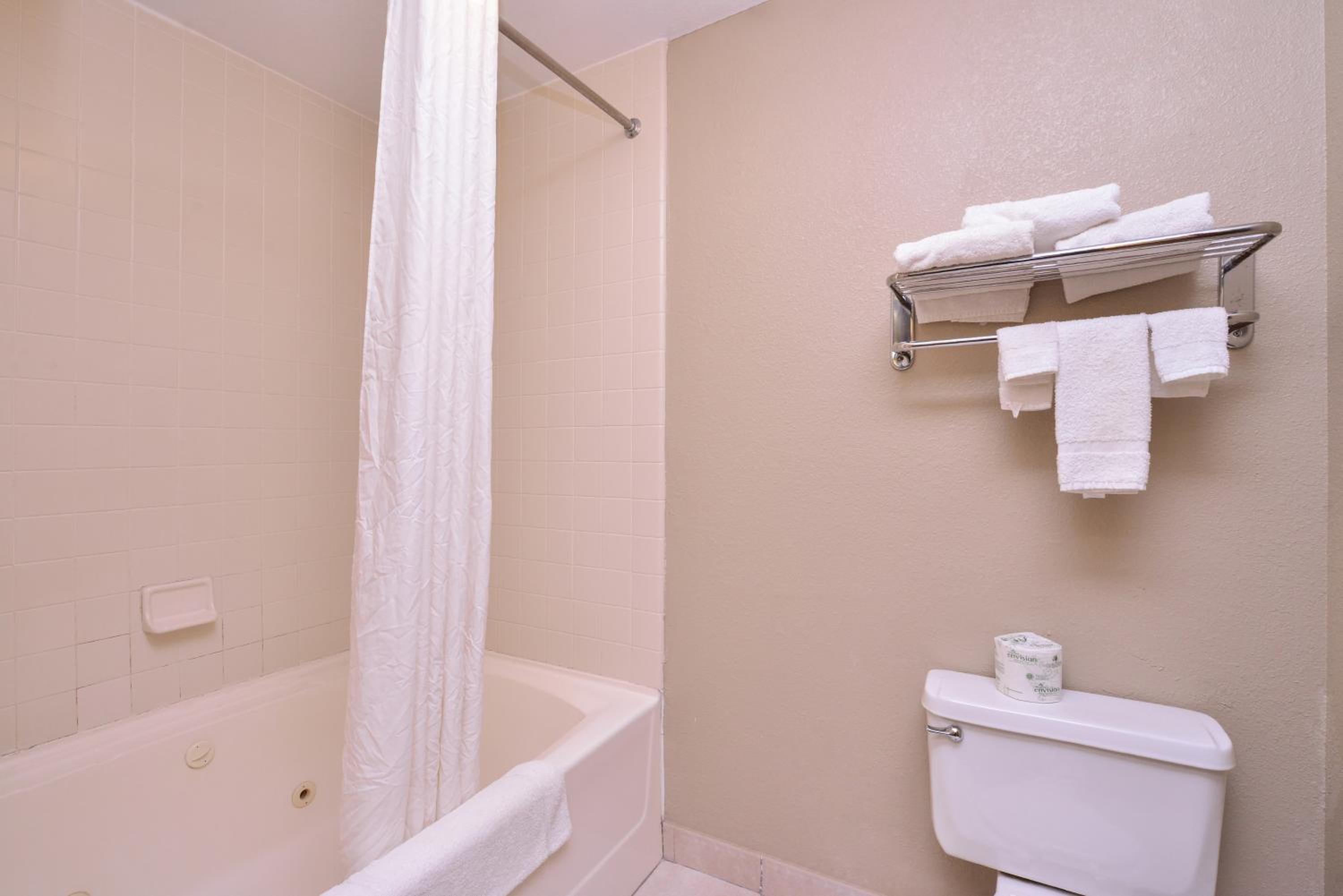 King Room - Non-Smoking - Photo 5