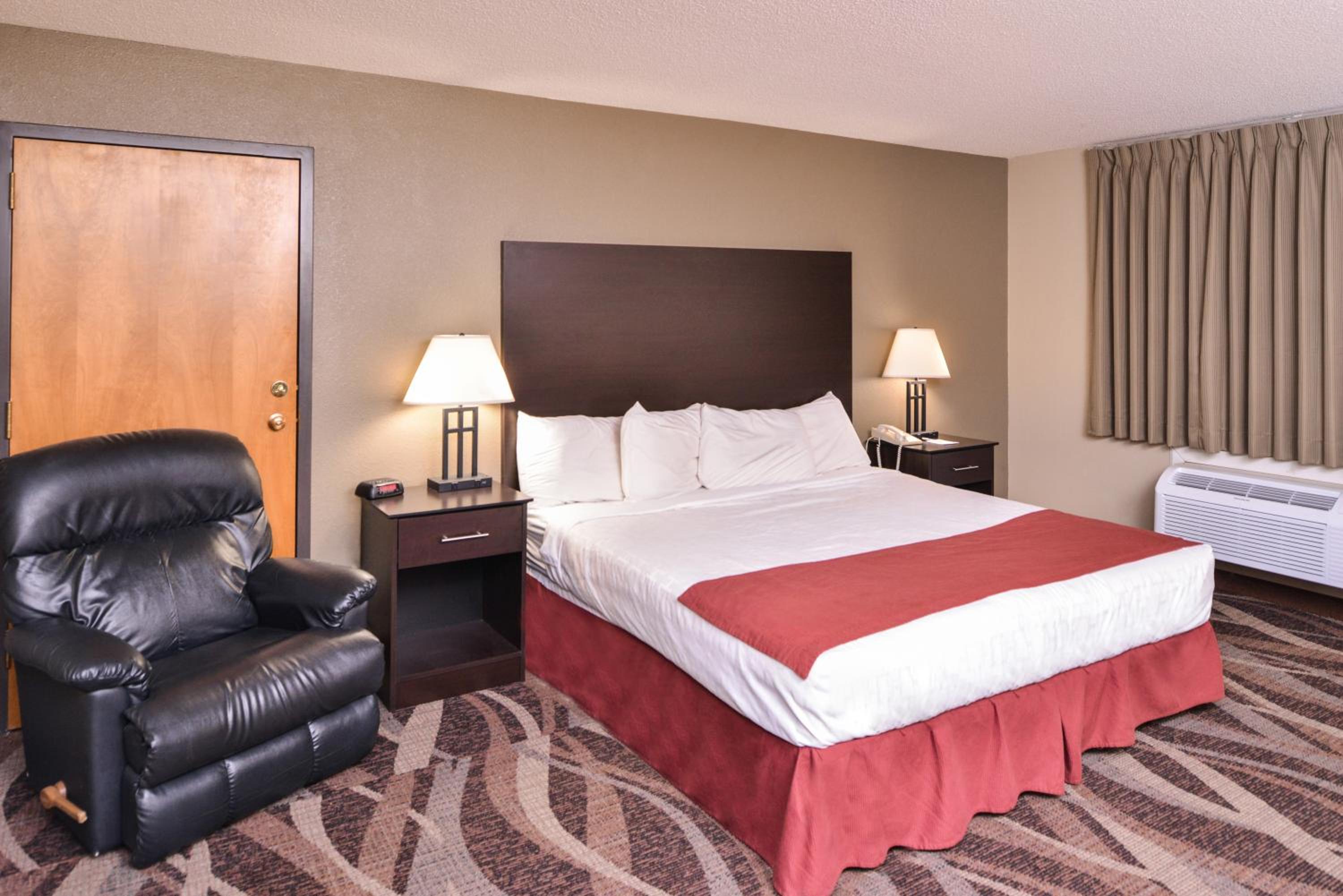 King Room - Non-Smoking - Photo 2