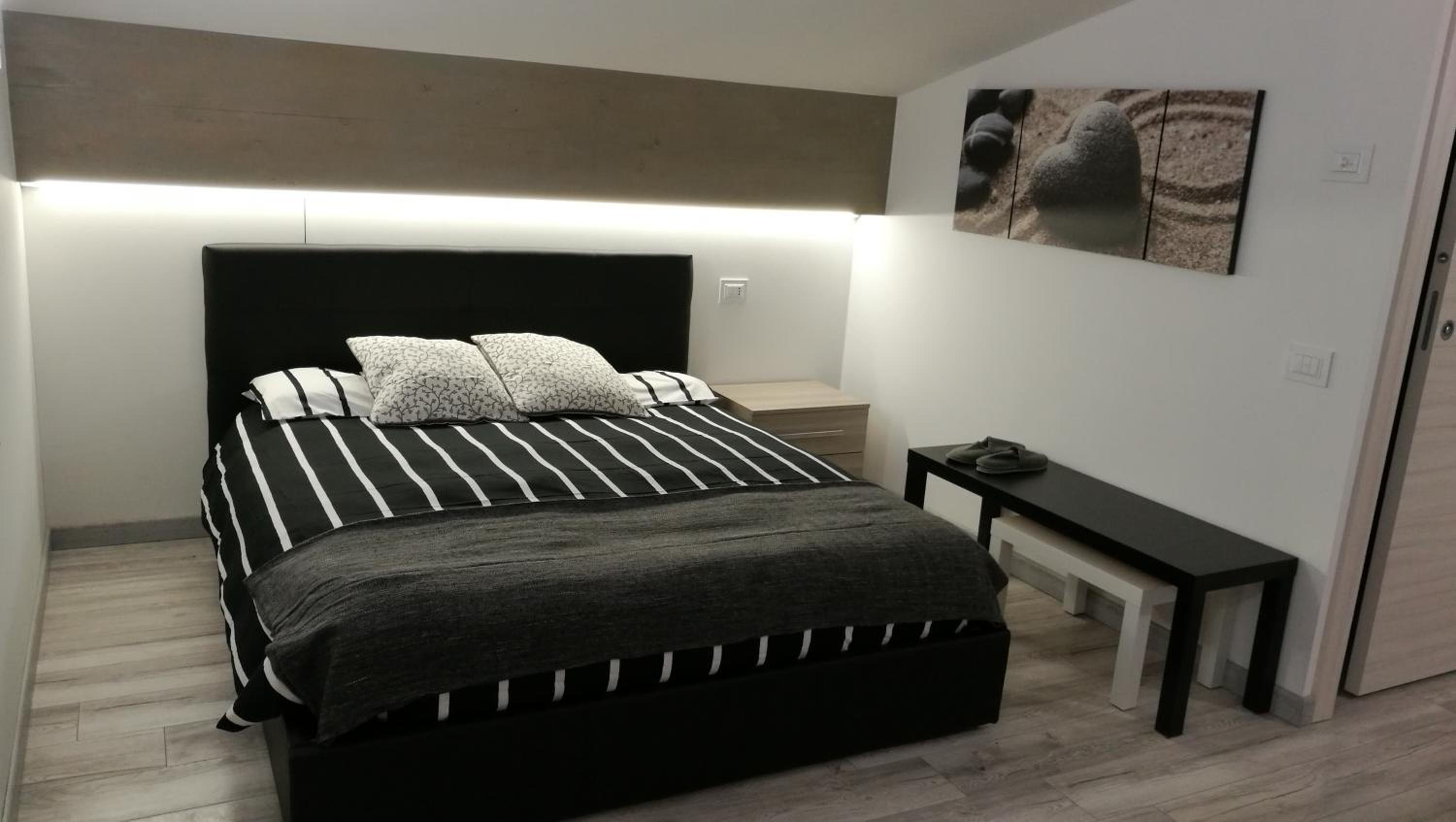 Studio Apartment - Photo 22