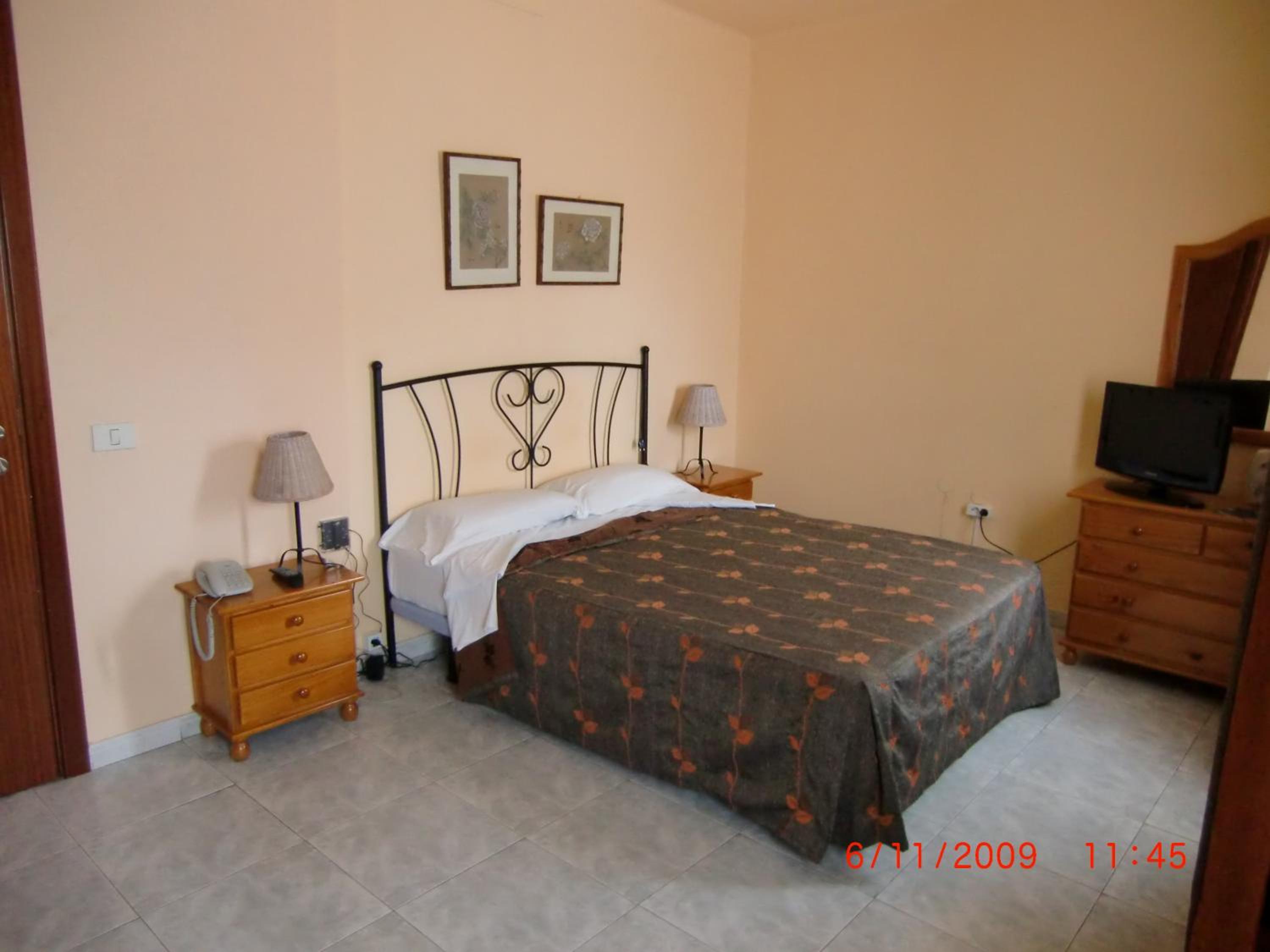 Standard Queen Room