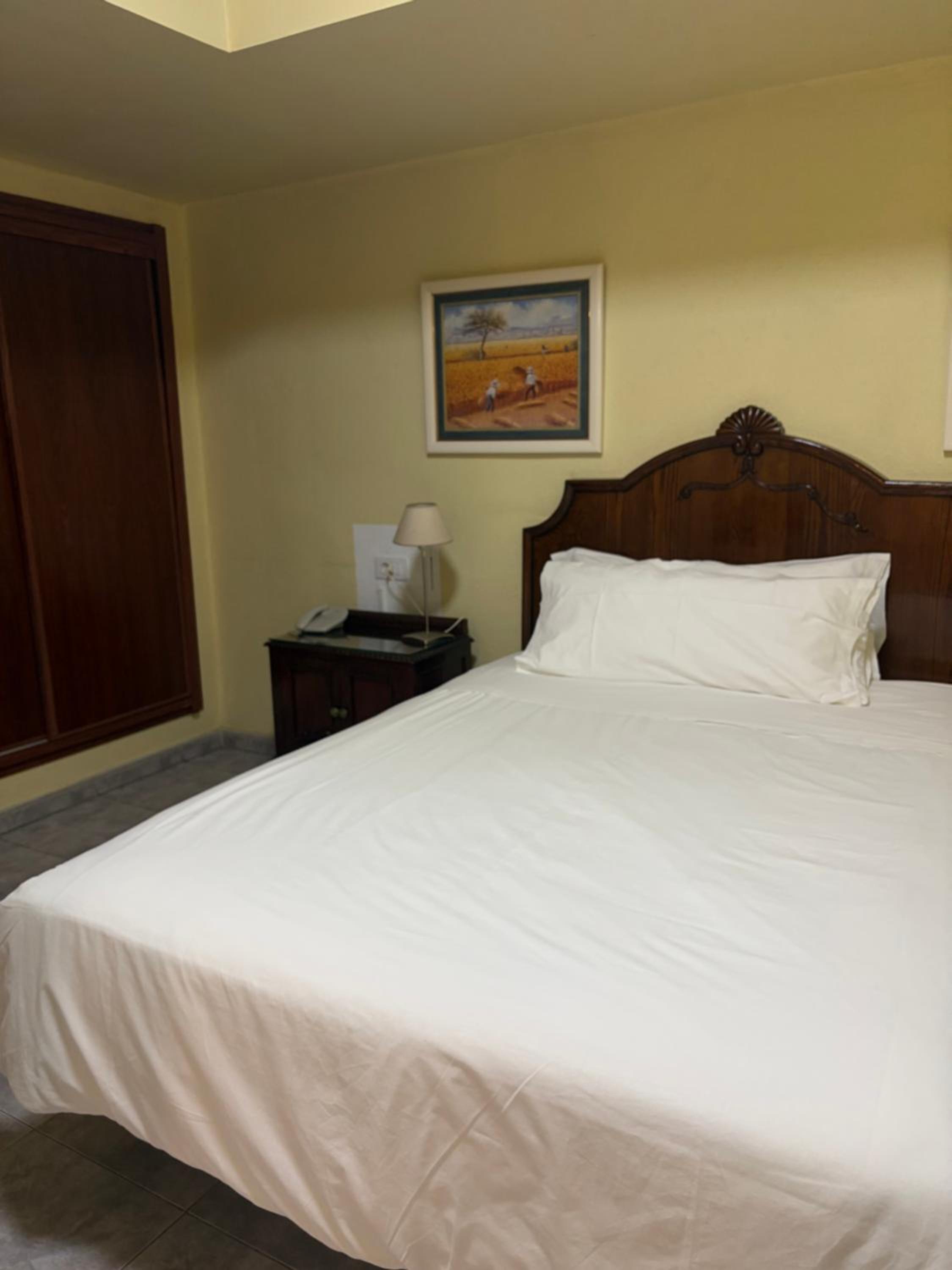 Standard Queen Room