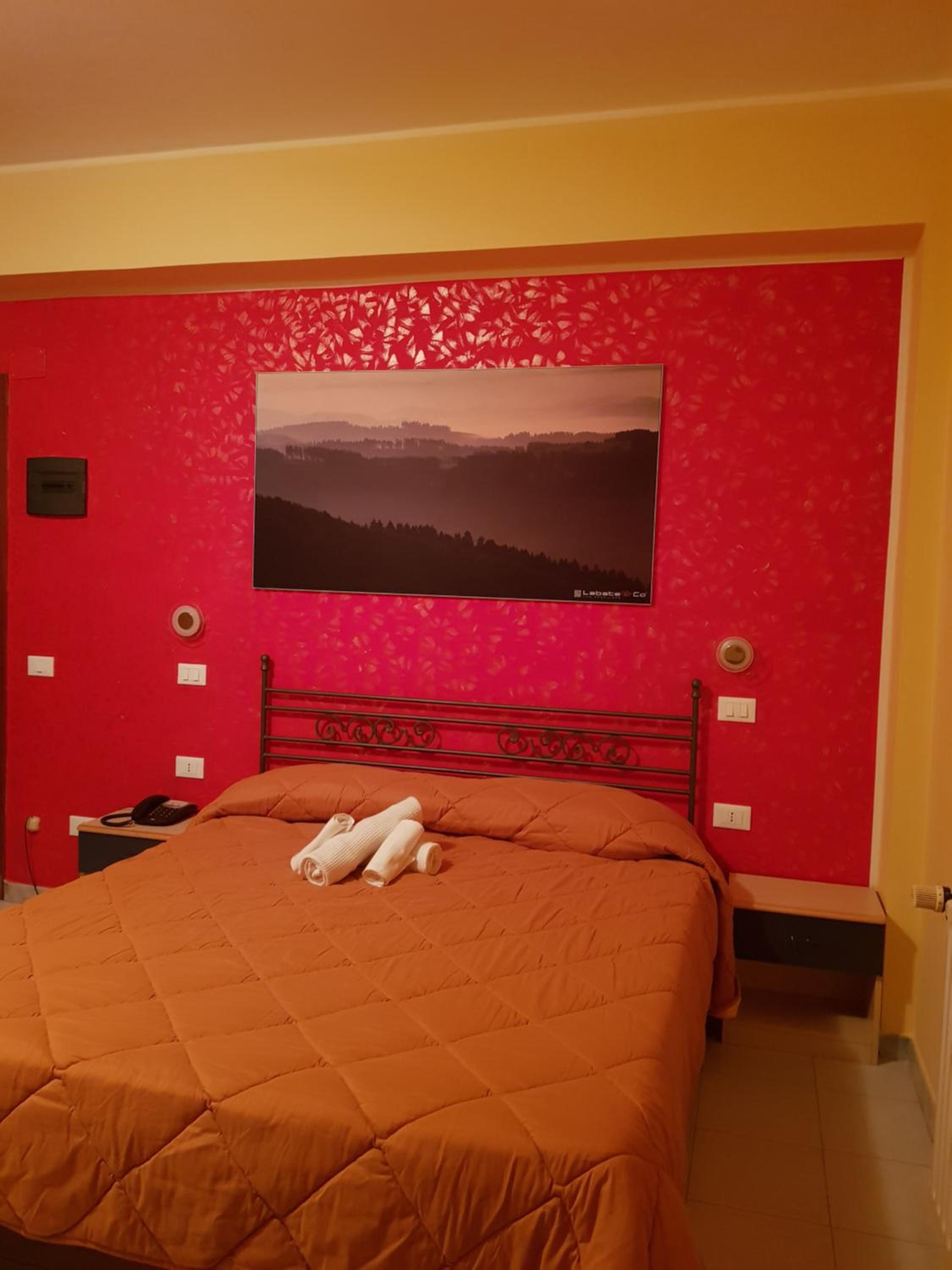Deluxe Double Room with Balcony - Photo 4