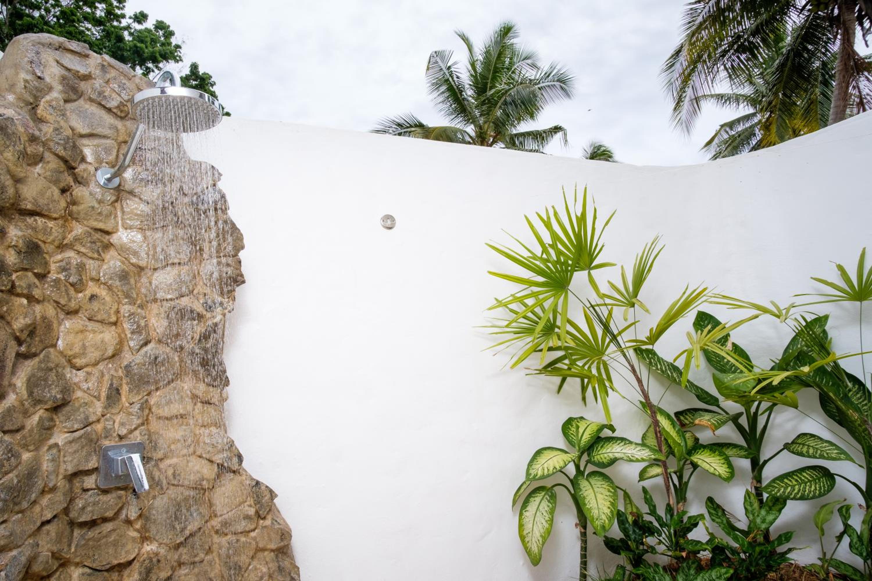 Beachfront Pool Bure 