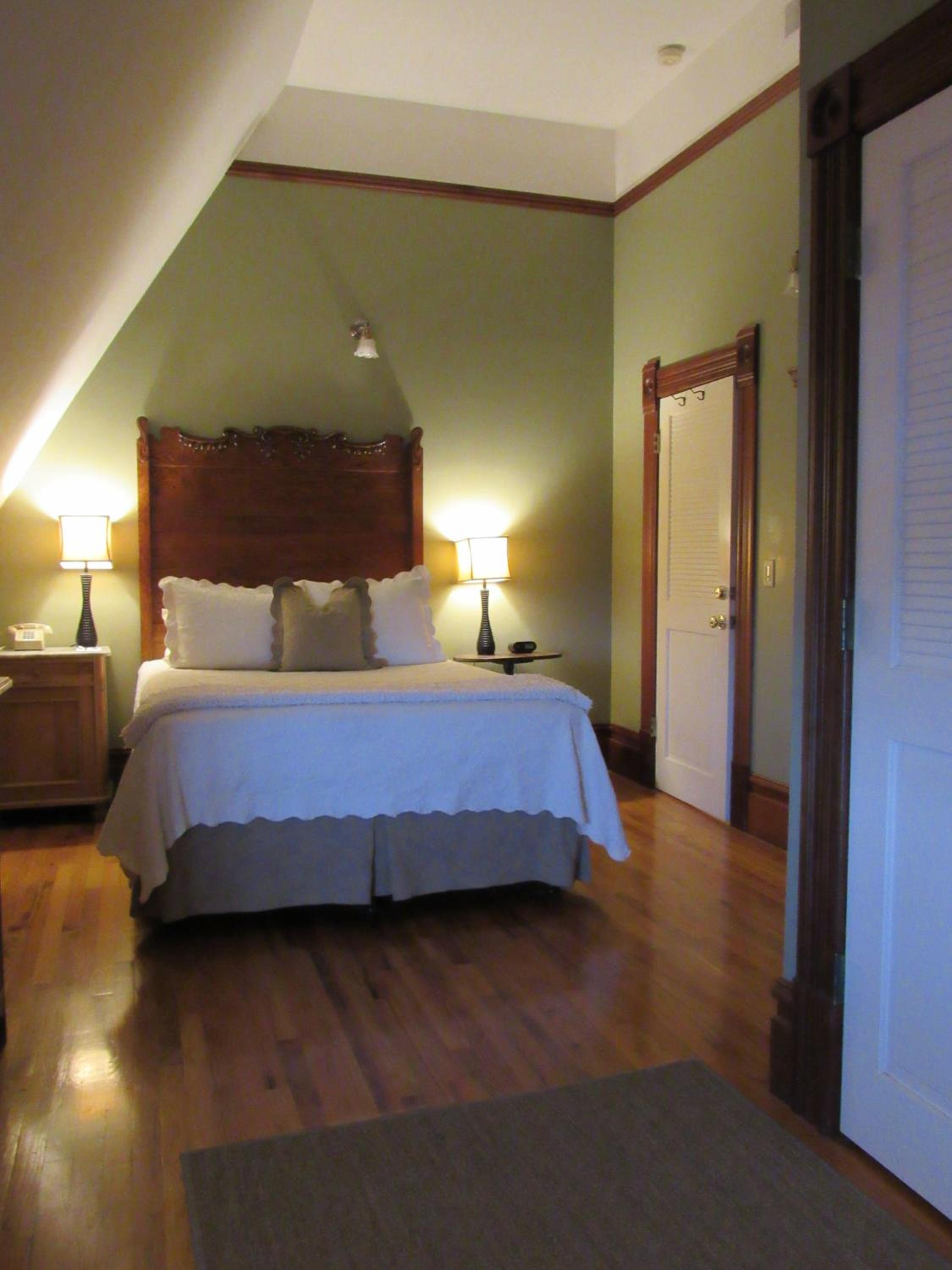 Standard Queen Room - Photo 4