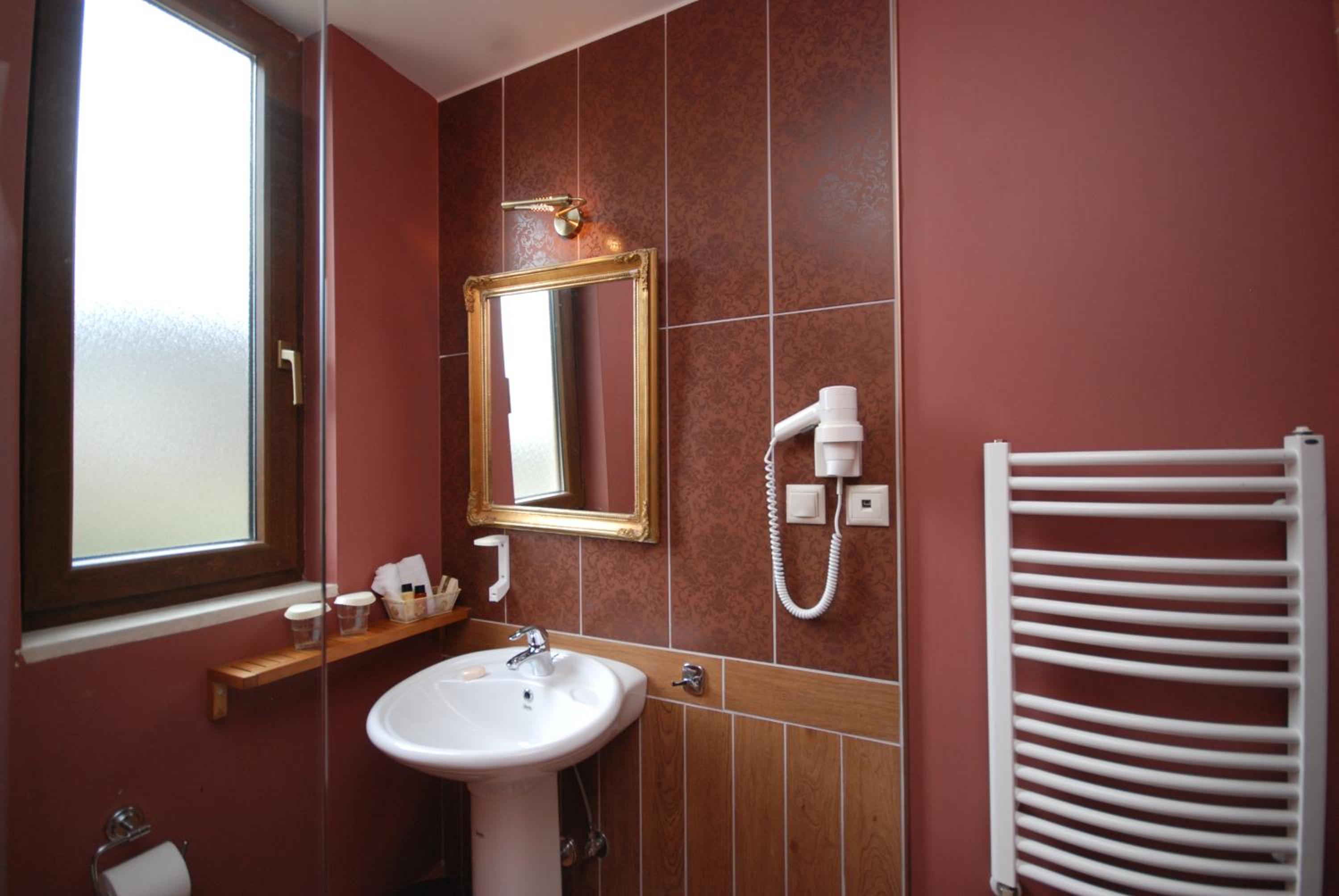 Junior Suite with Fireplace - Photo 10