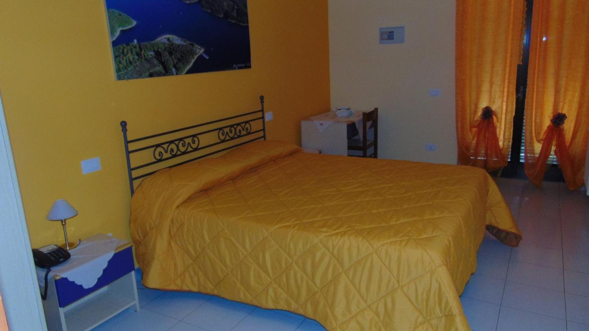 Deluxe Double Room with Balcony - Photo 1