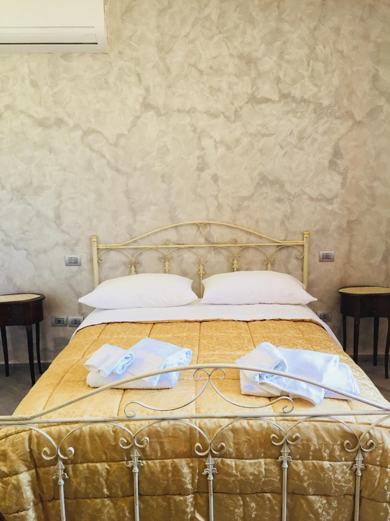 Double Room - Photo 11