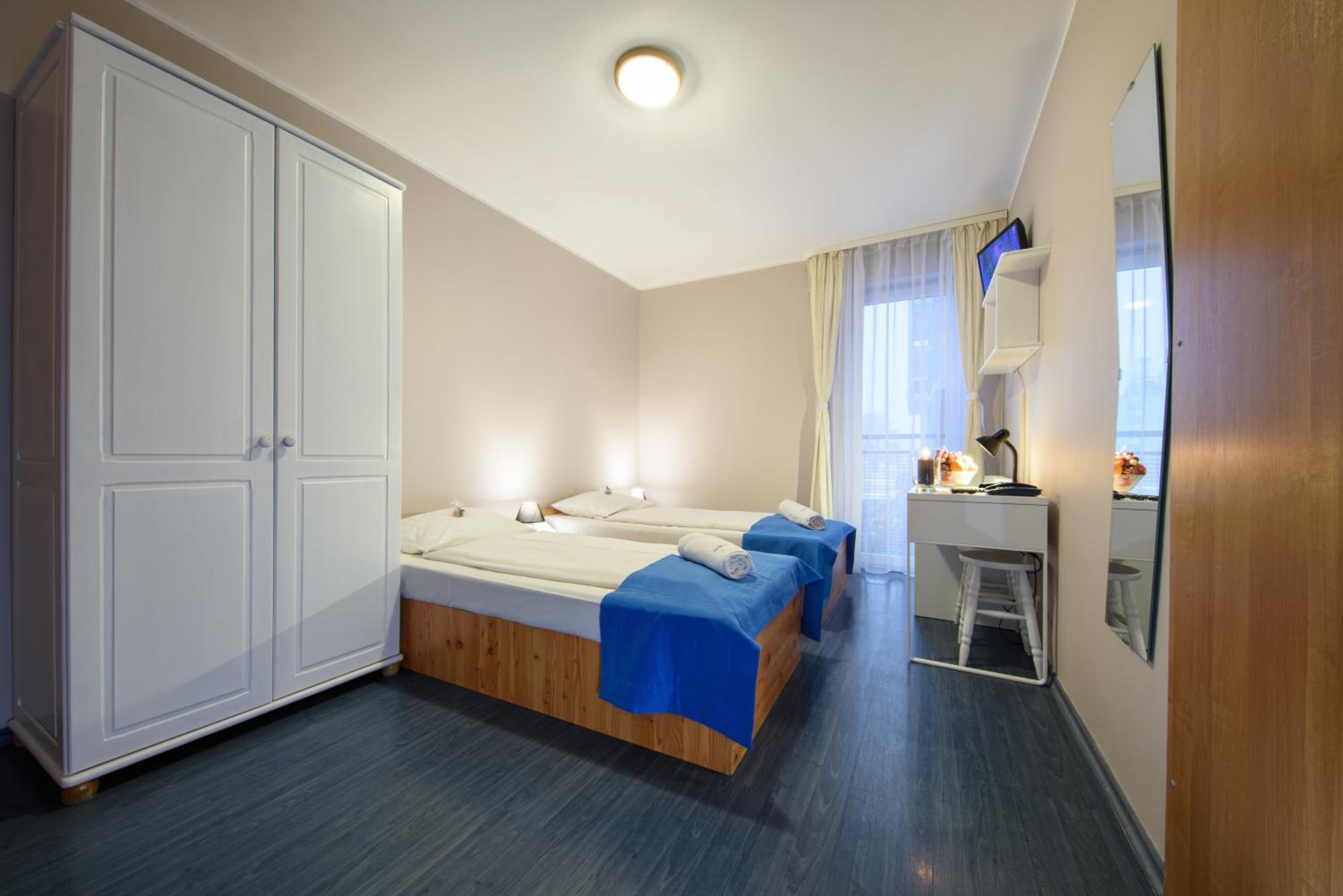 Double or Twin Room - Photo 15