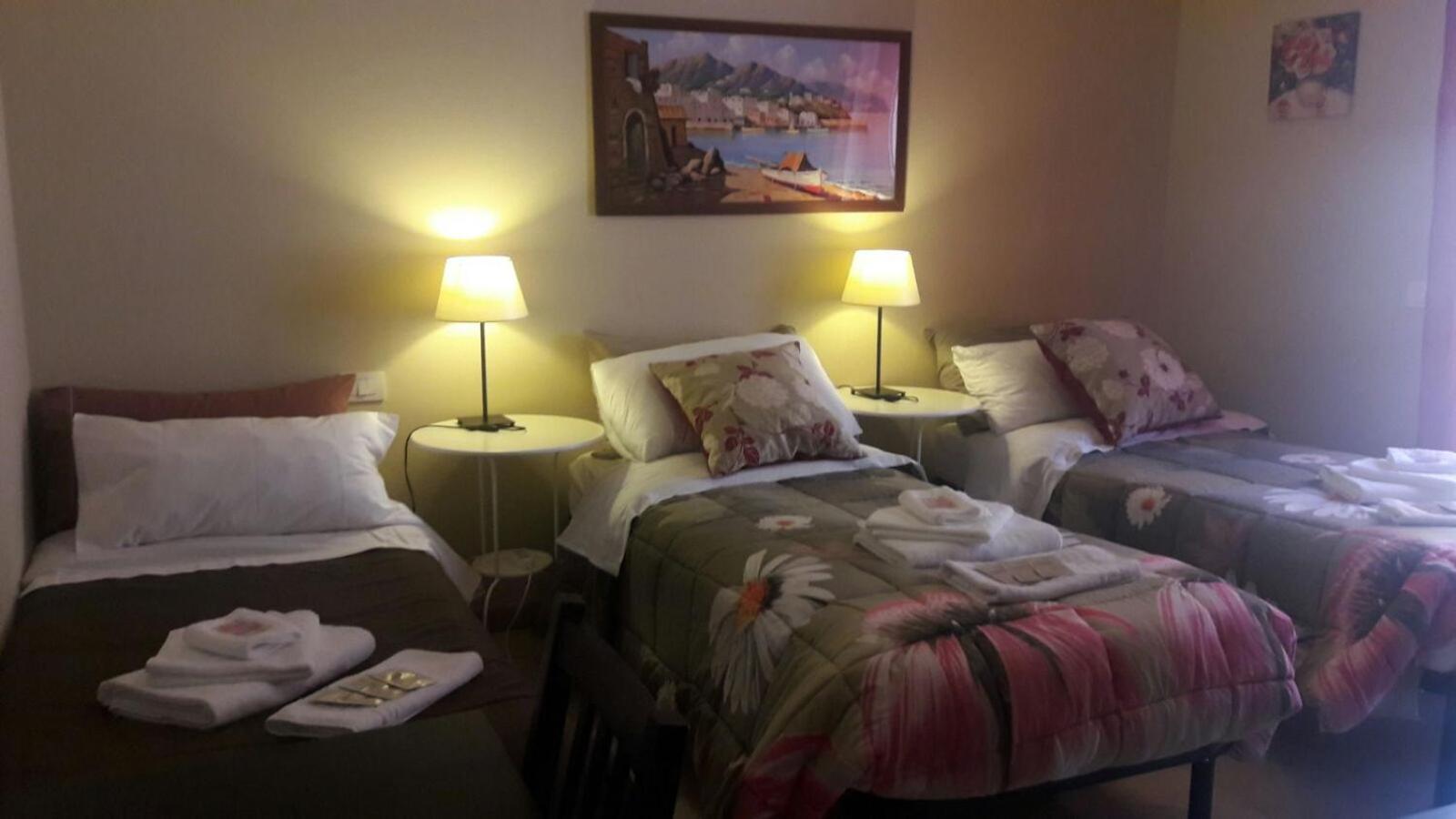 Quadruple Room with Private Bathroom - Photo 14