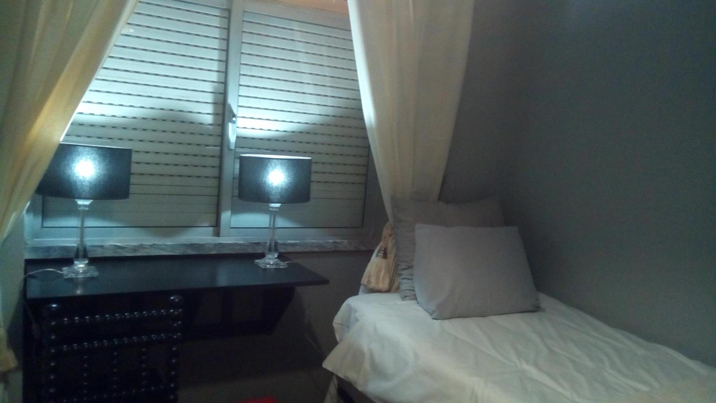 Twin Room - Photo 8