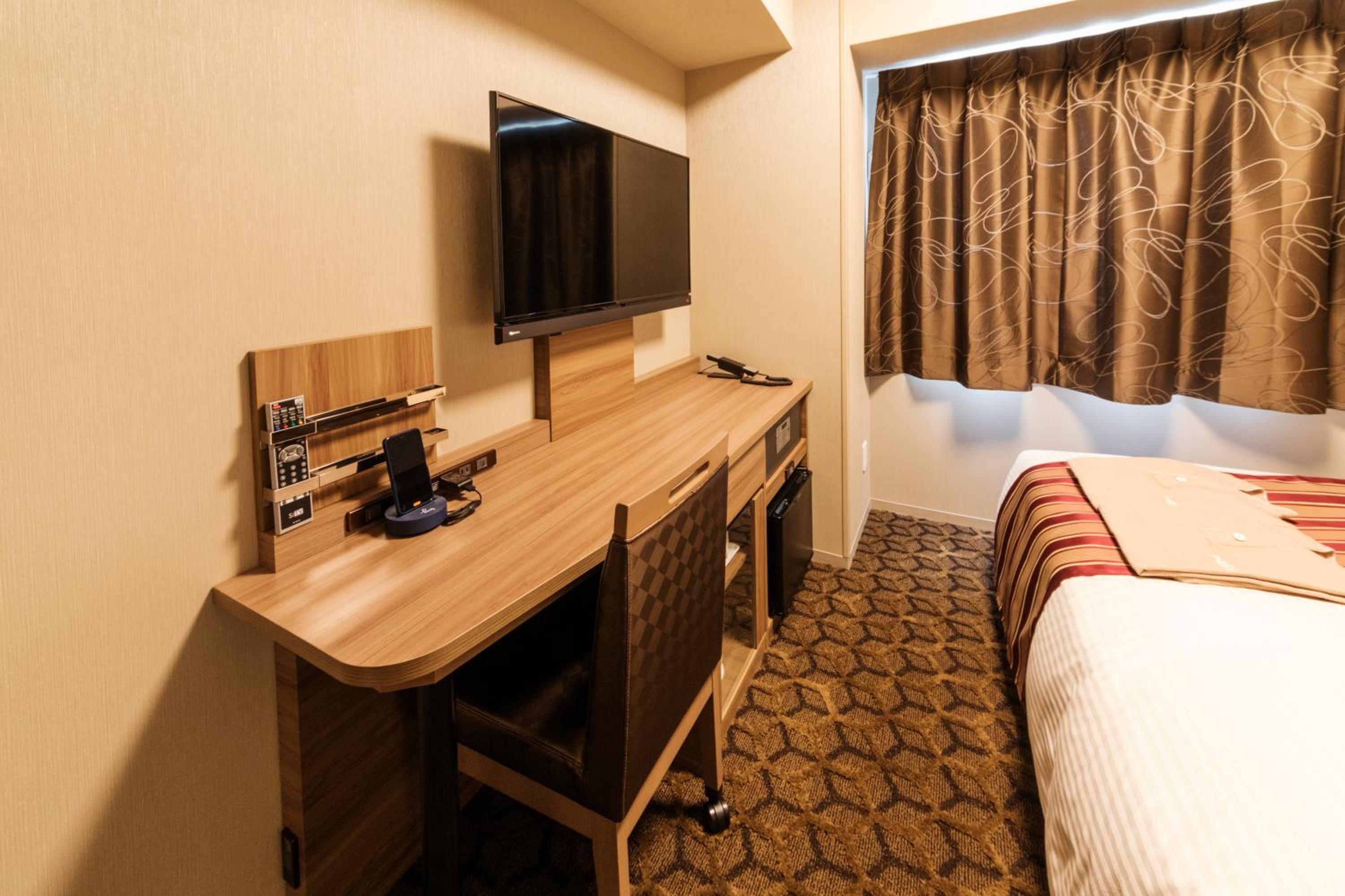 Twin Room - Non-Smoking photo 2