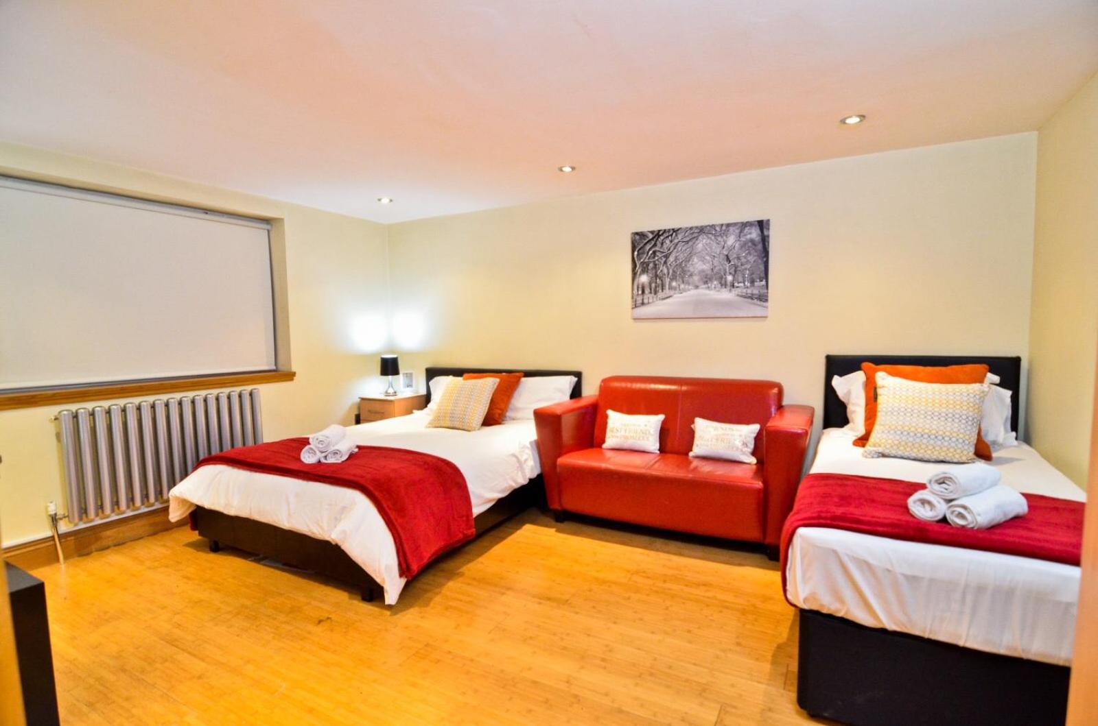 Basic Triple Room with Shared Bathroom photo 1
