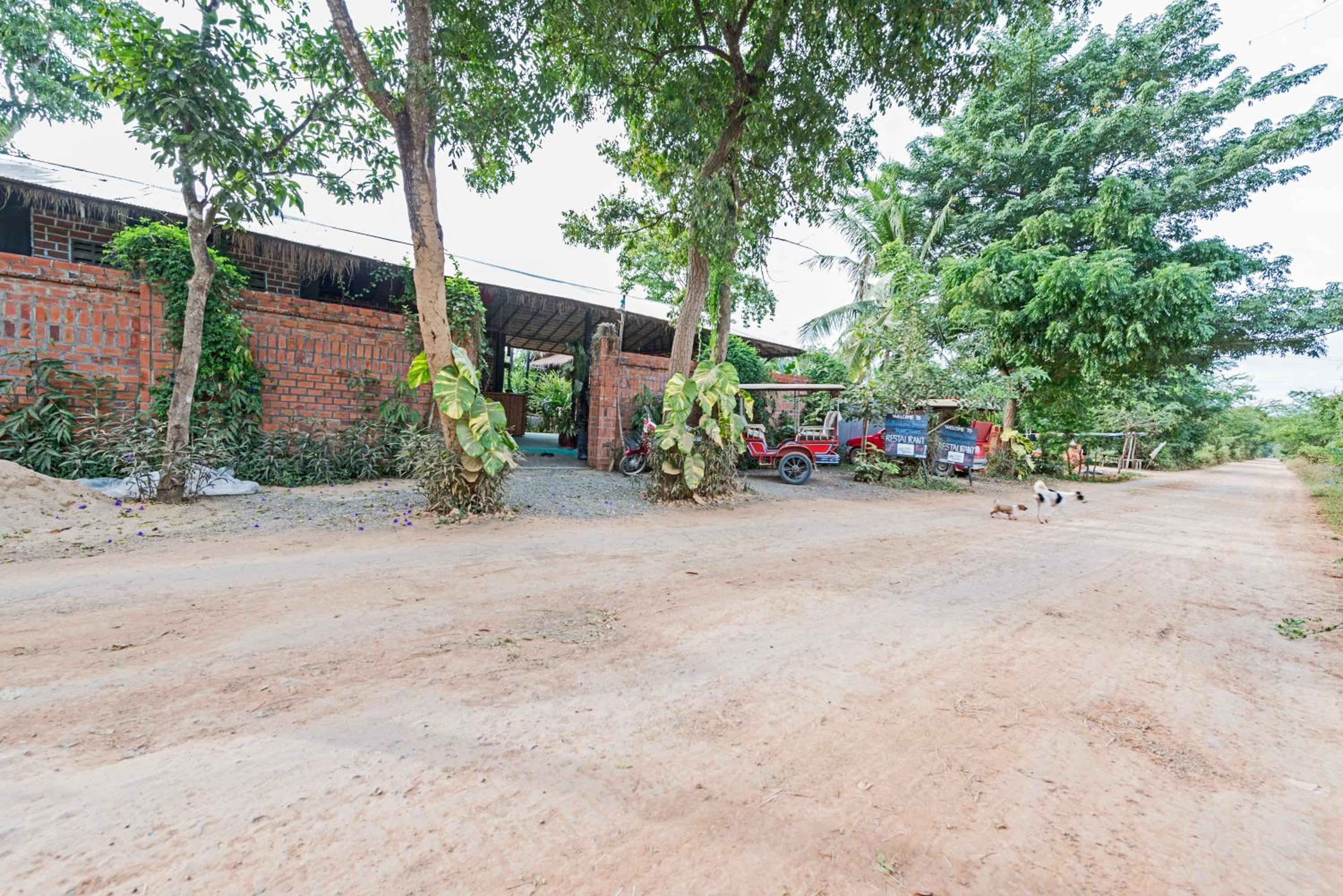 Bungalow with Garden View photo 2