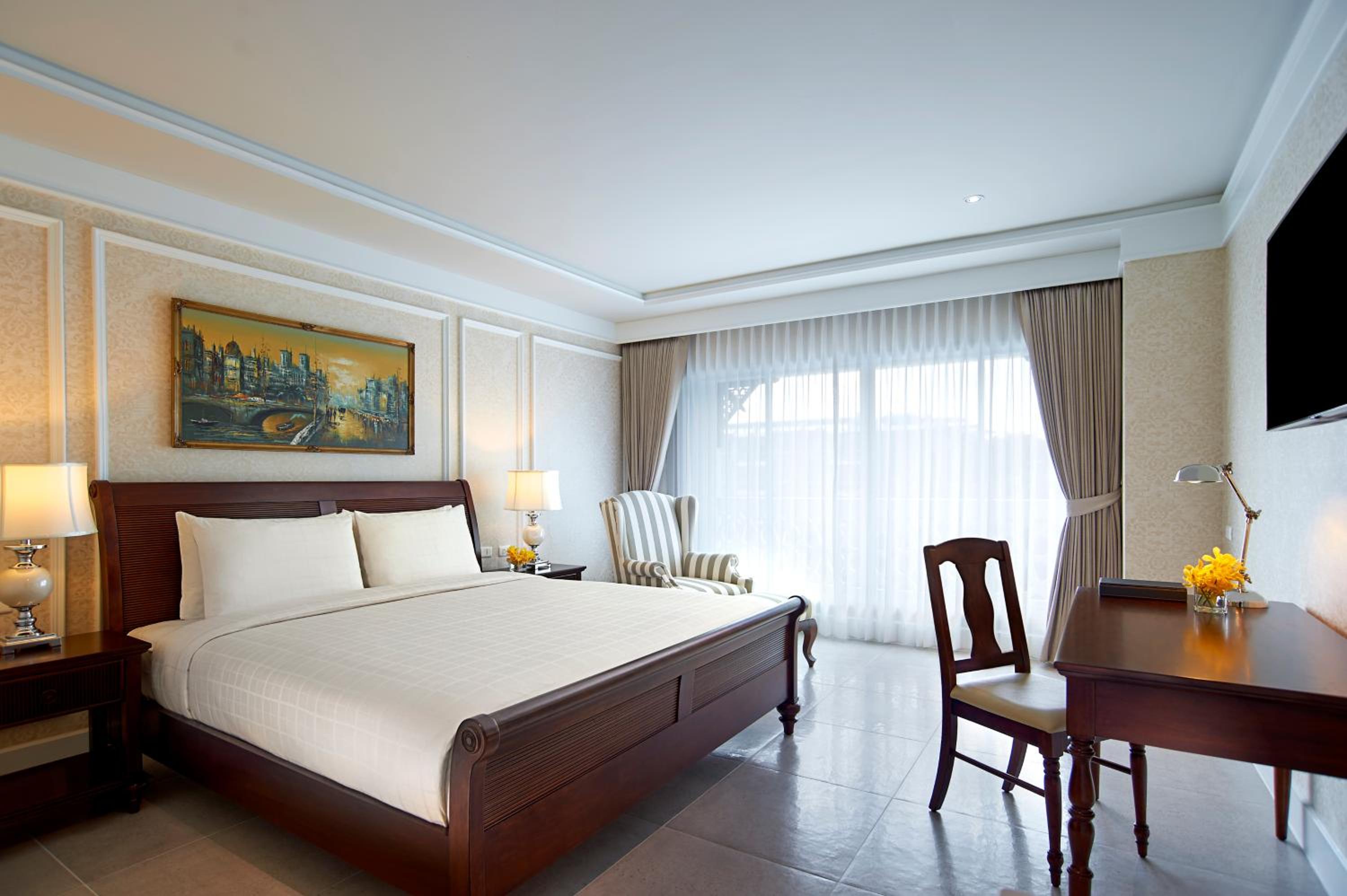 Grand Deluxe King Bed - Photo 5