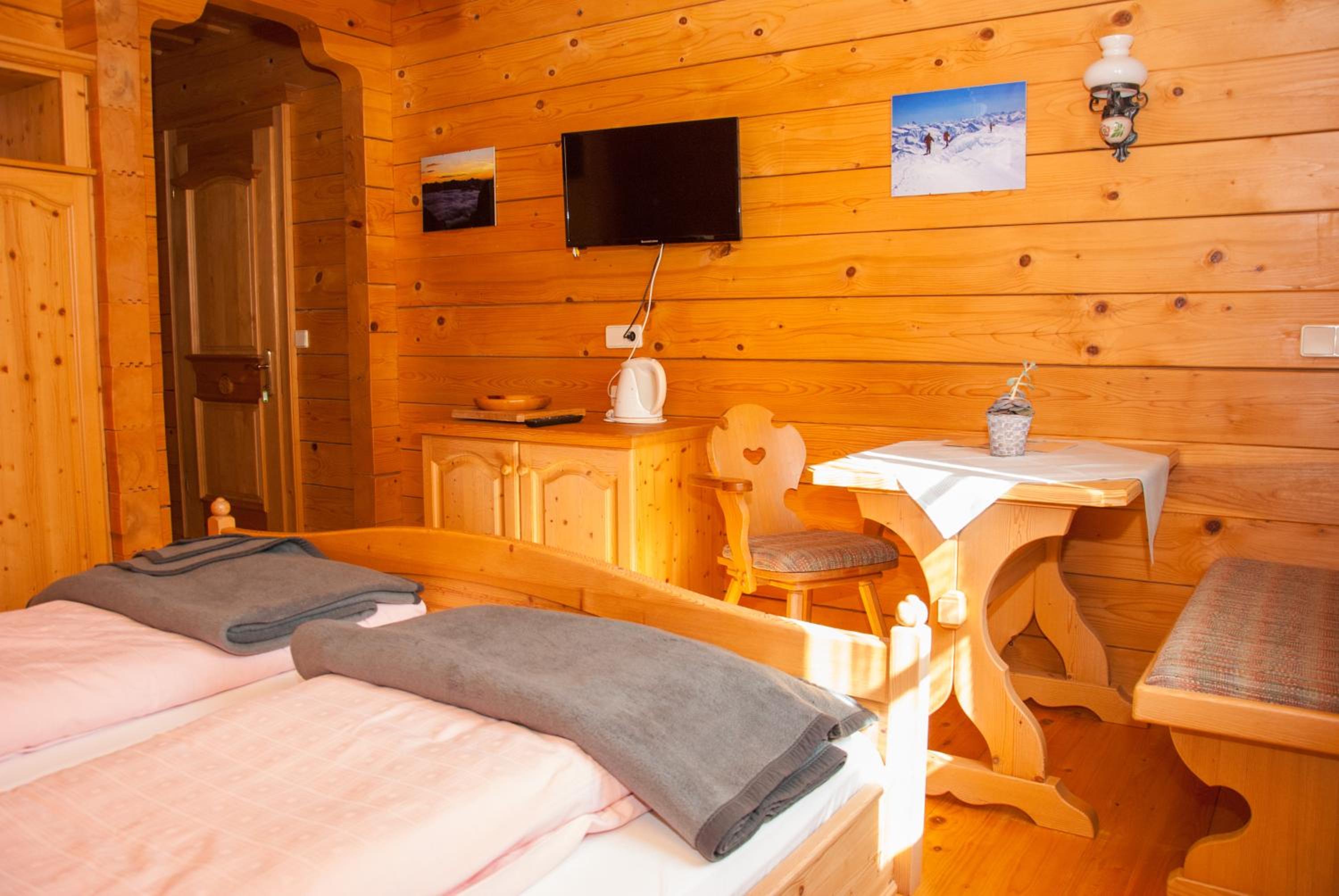 Double or Twin Room with Mountain View photo 2