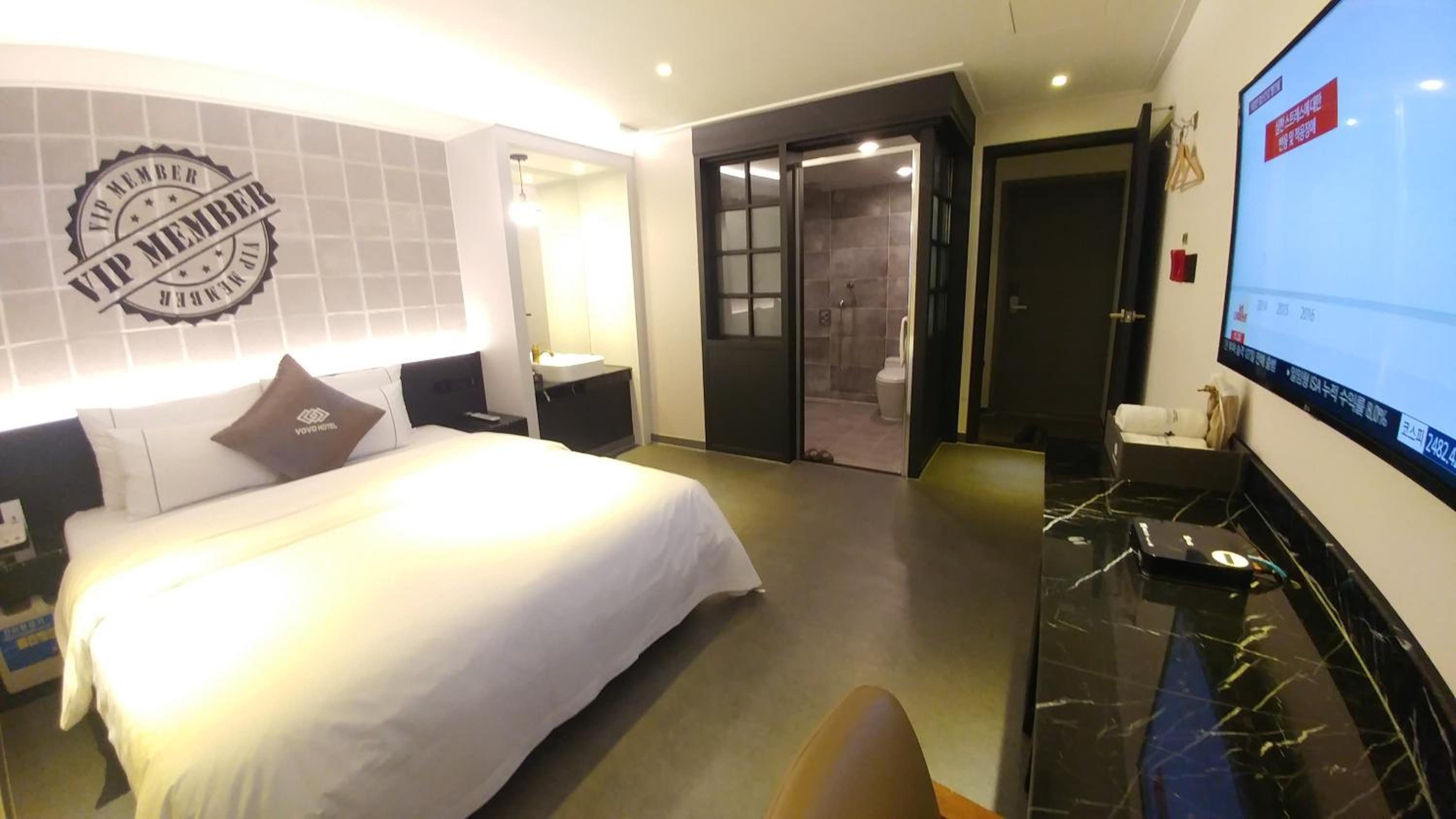 Double Room - Photo 18