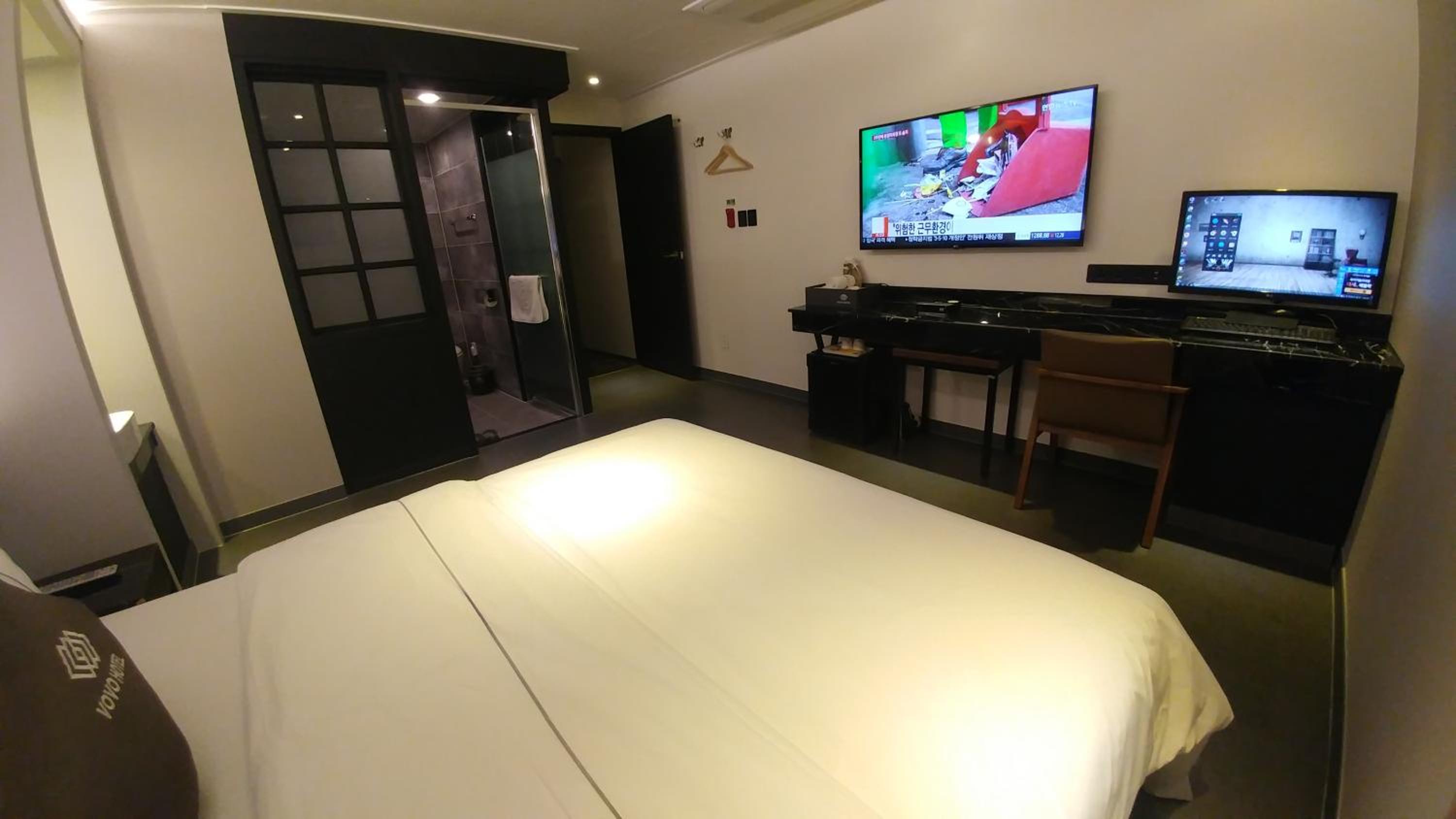 Double Room - Photo 23