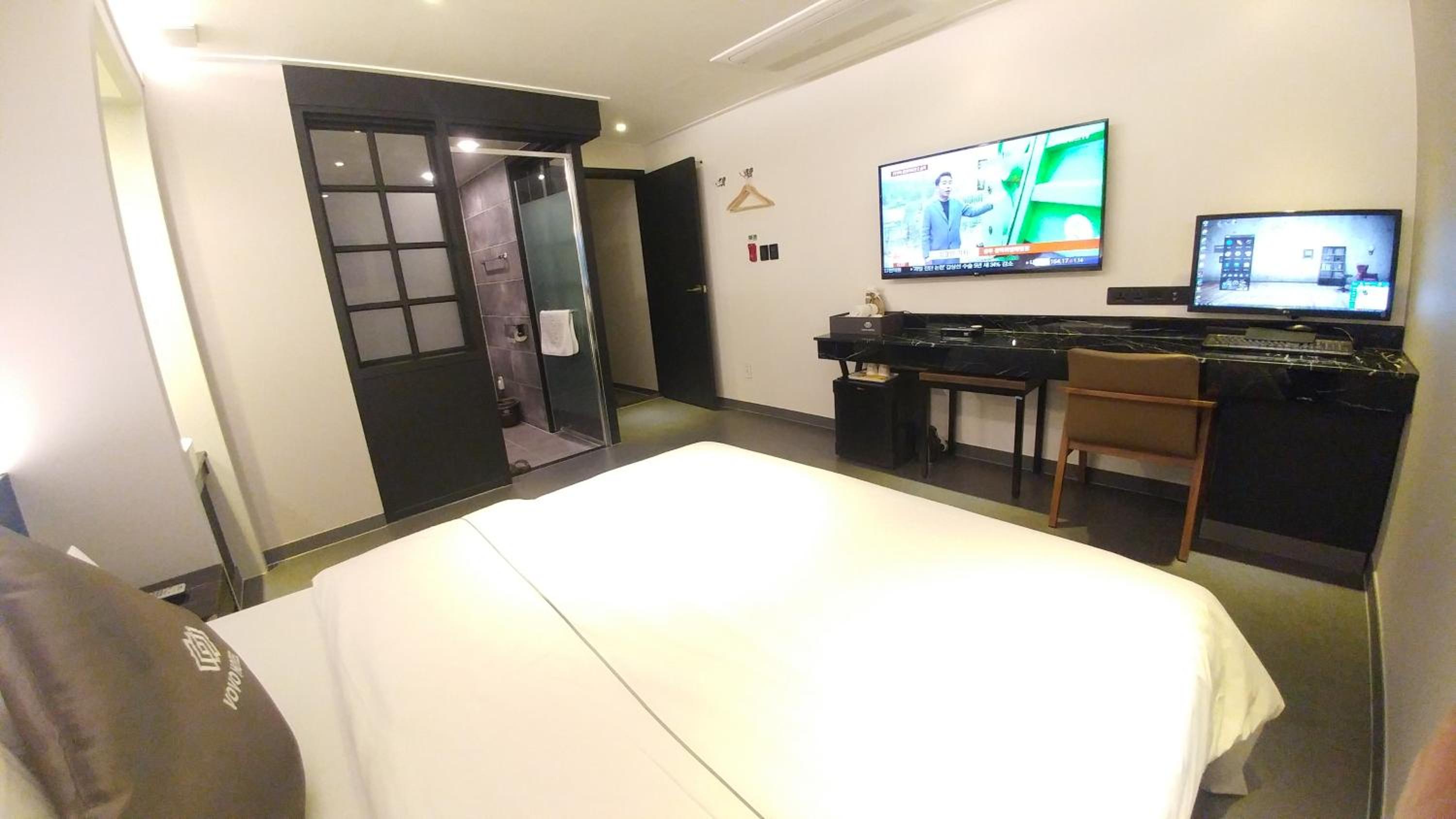 Double Room - Photo 15