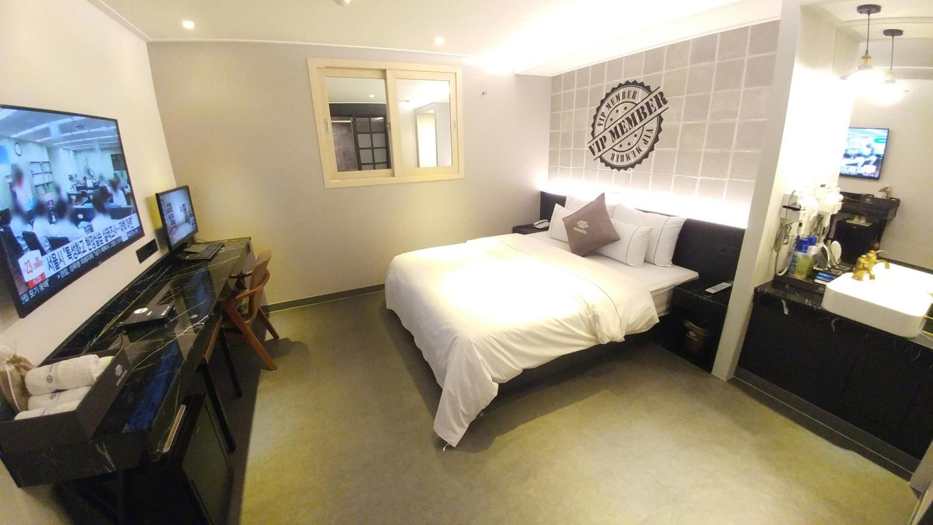 Double Room - Photo 16