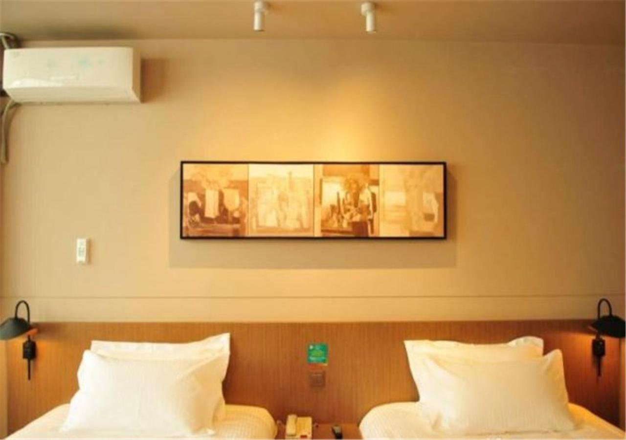 Business Twin Room A