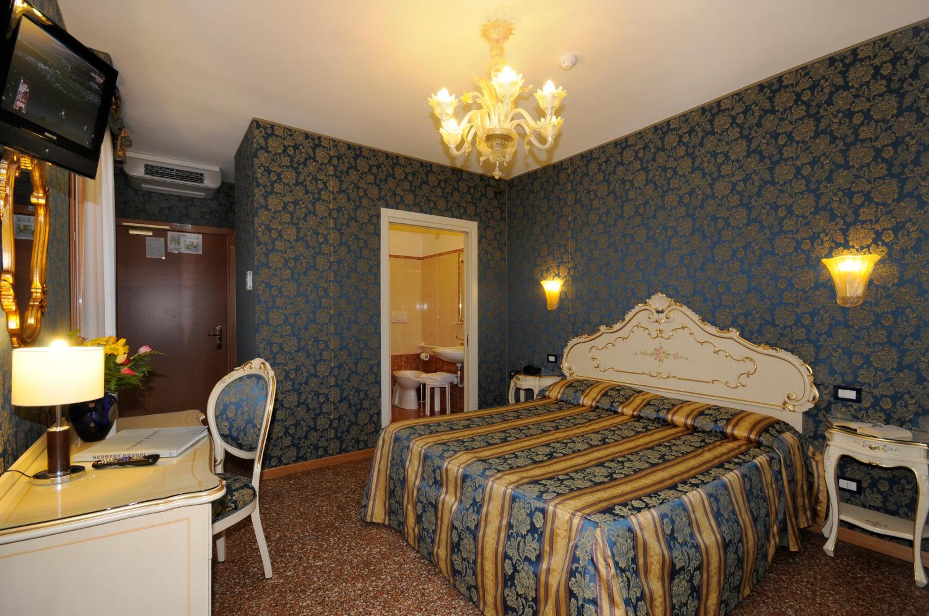 Deluxe Double or Twin Room with Balcony photo 1