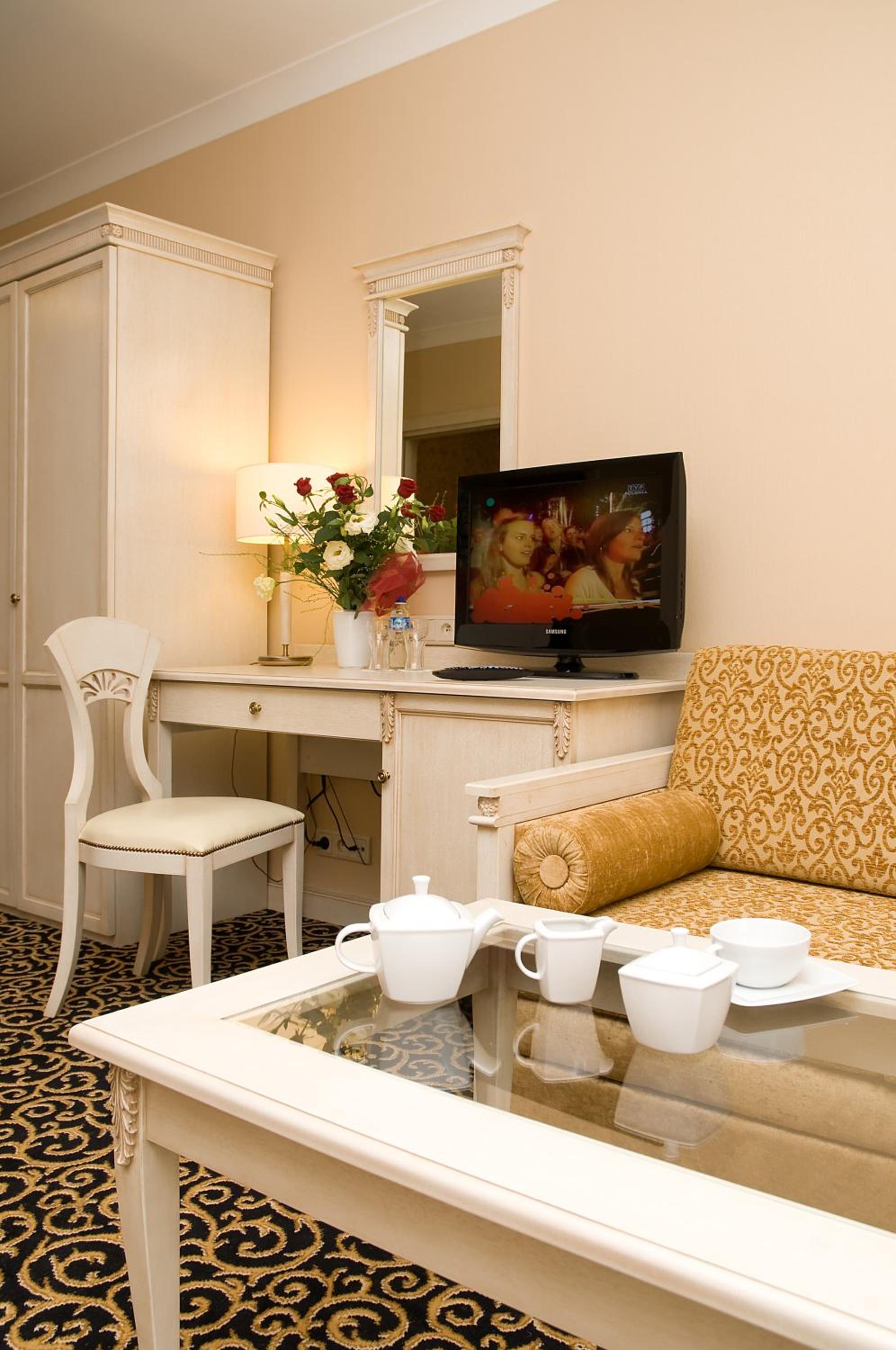 Deluxe Room with sofa (Building A) - Photo 3