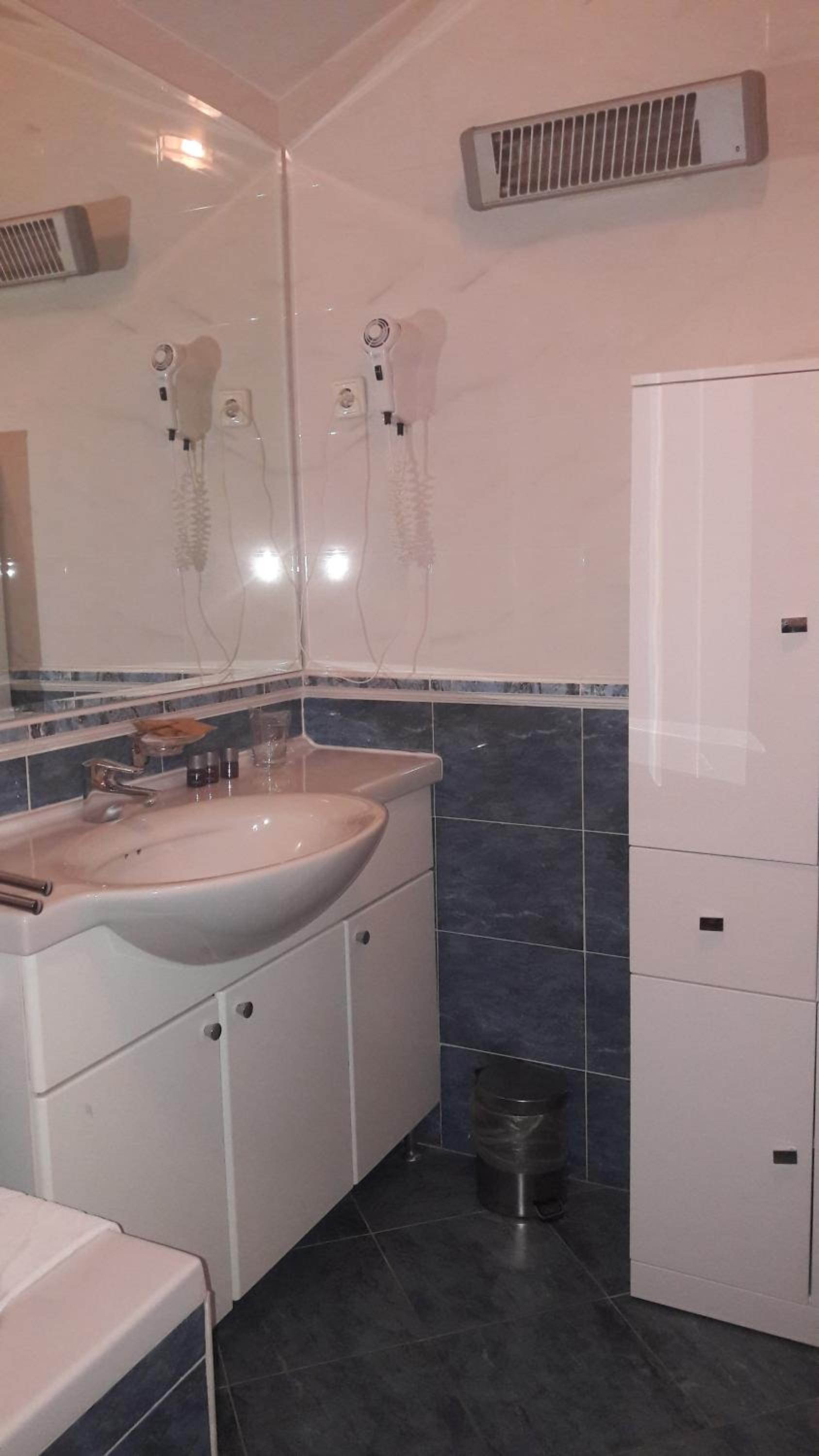  Deluxe Two-Bedroom Suite with Sea View (4 Adults + 2 Children) - Photo 9