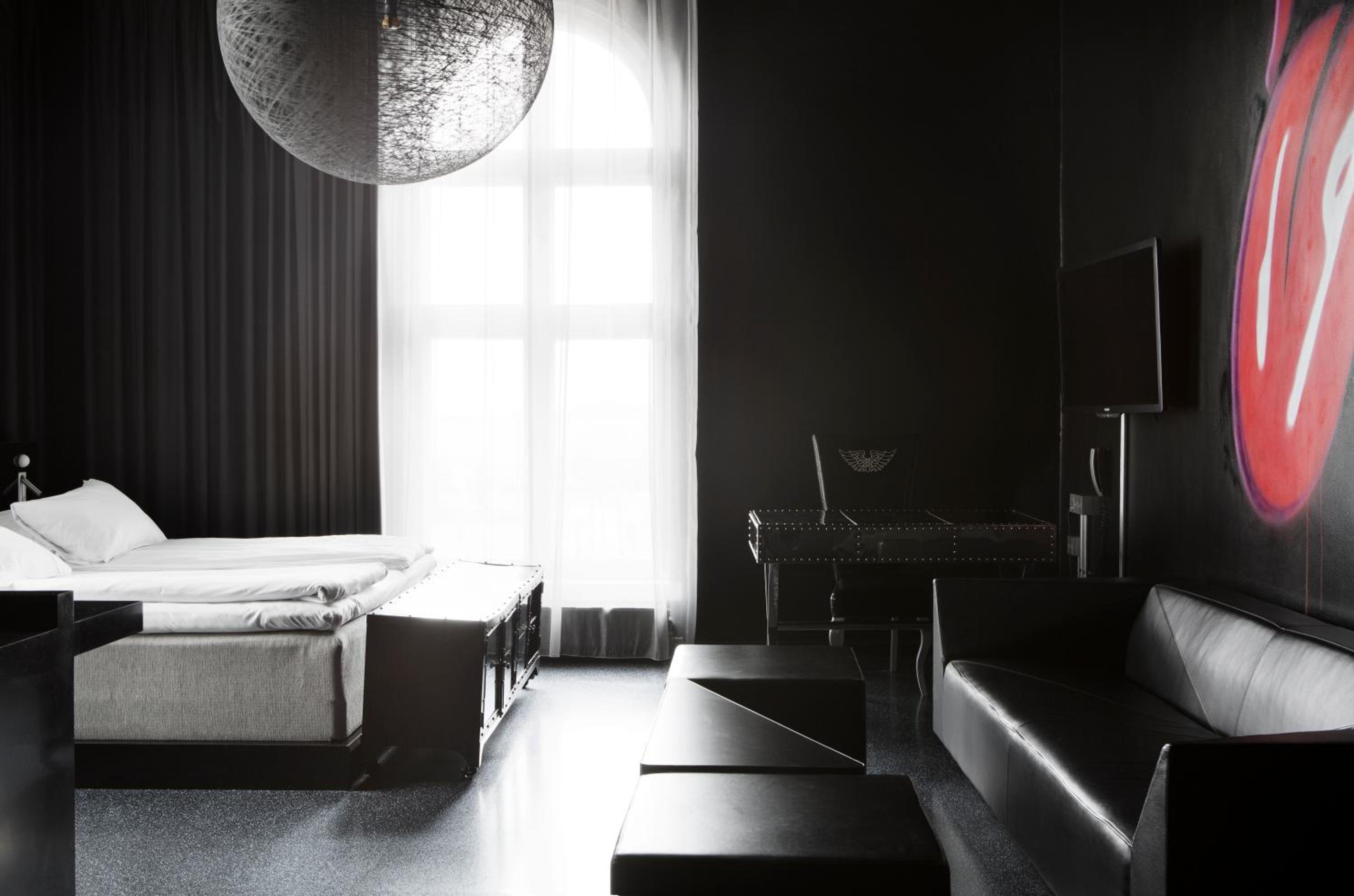 Suite - Photo 8