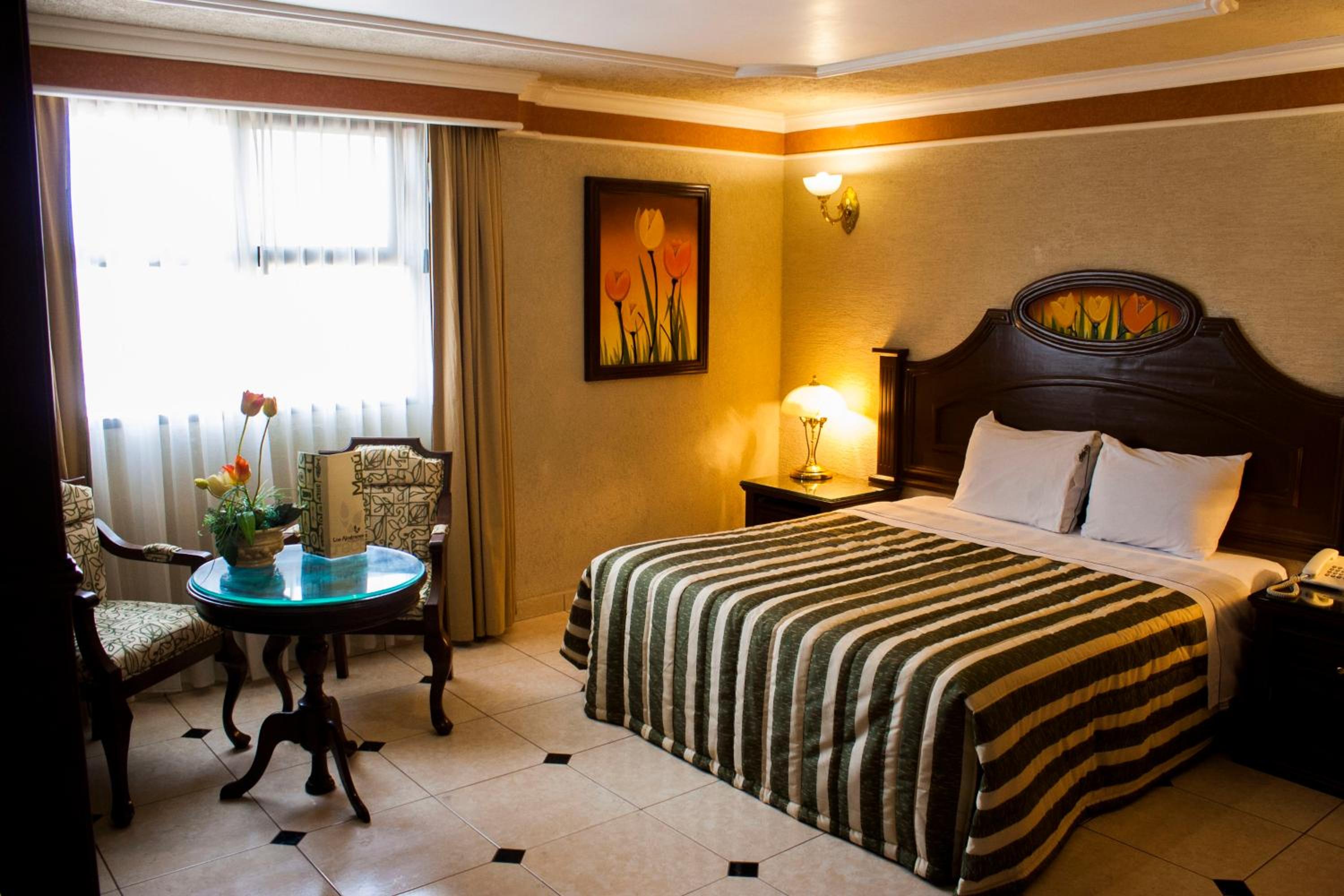 Executive Queen Room - Photo 3