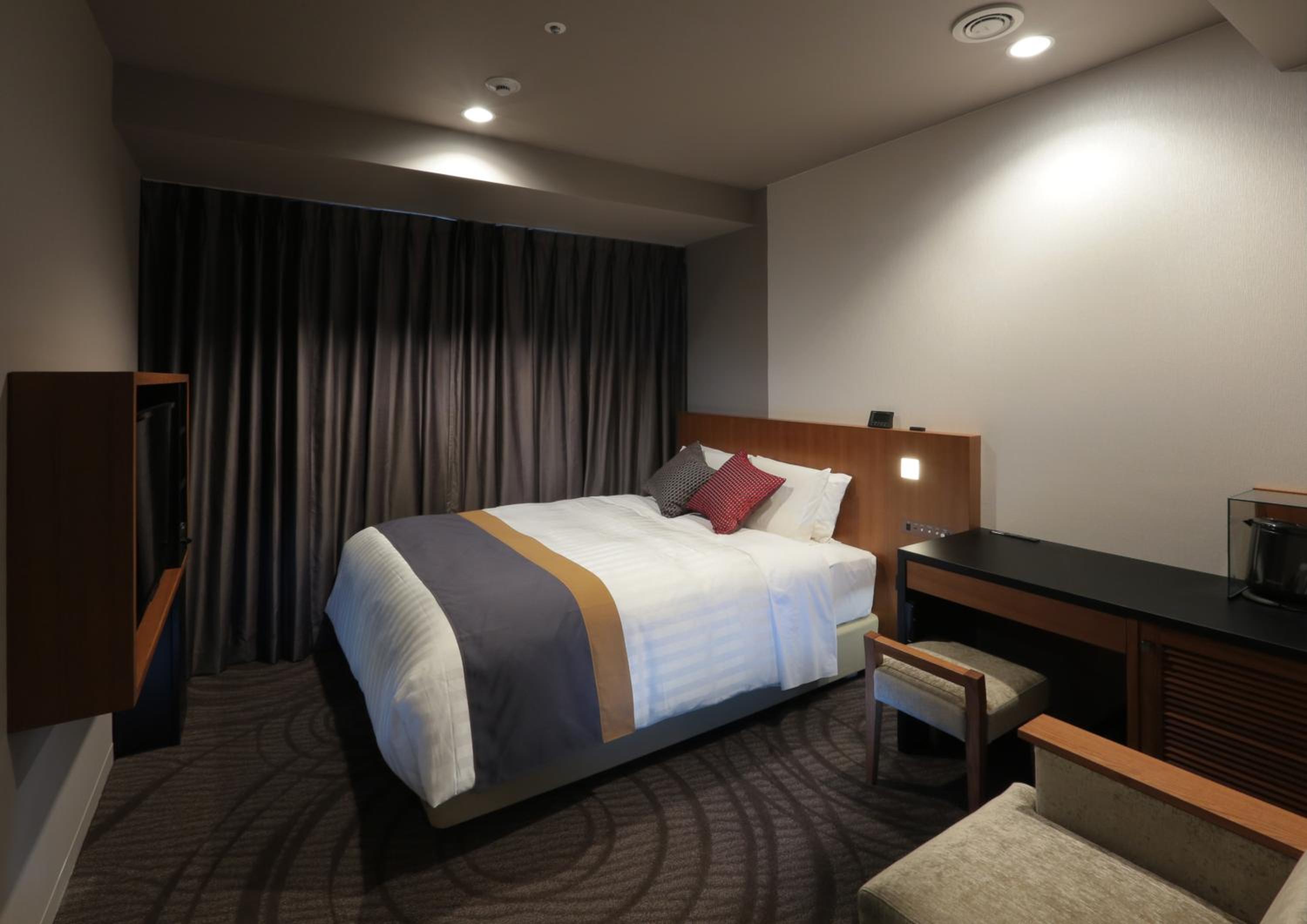 Double Room - Smoking photo 2