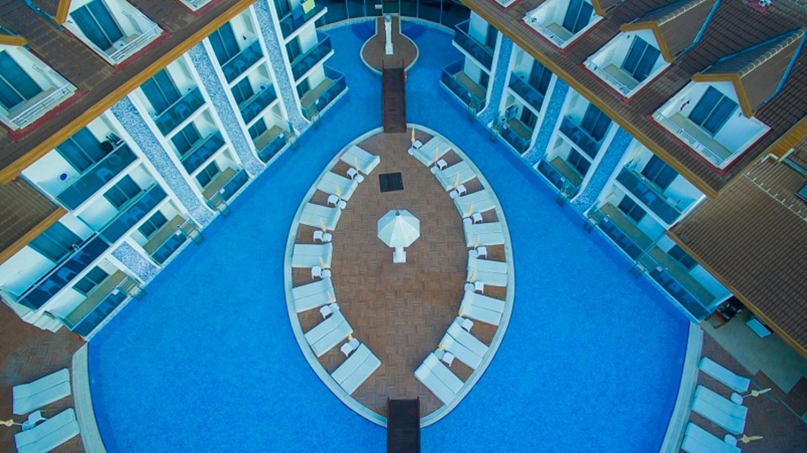 Pool view room - Photo 22