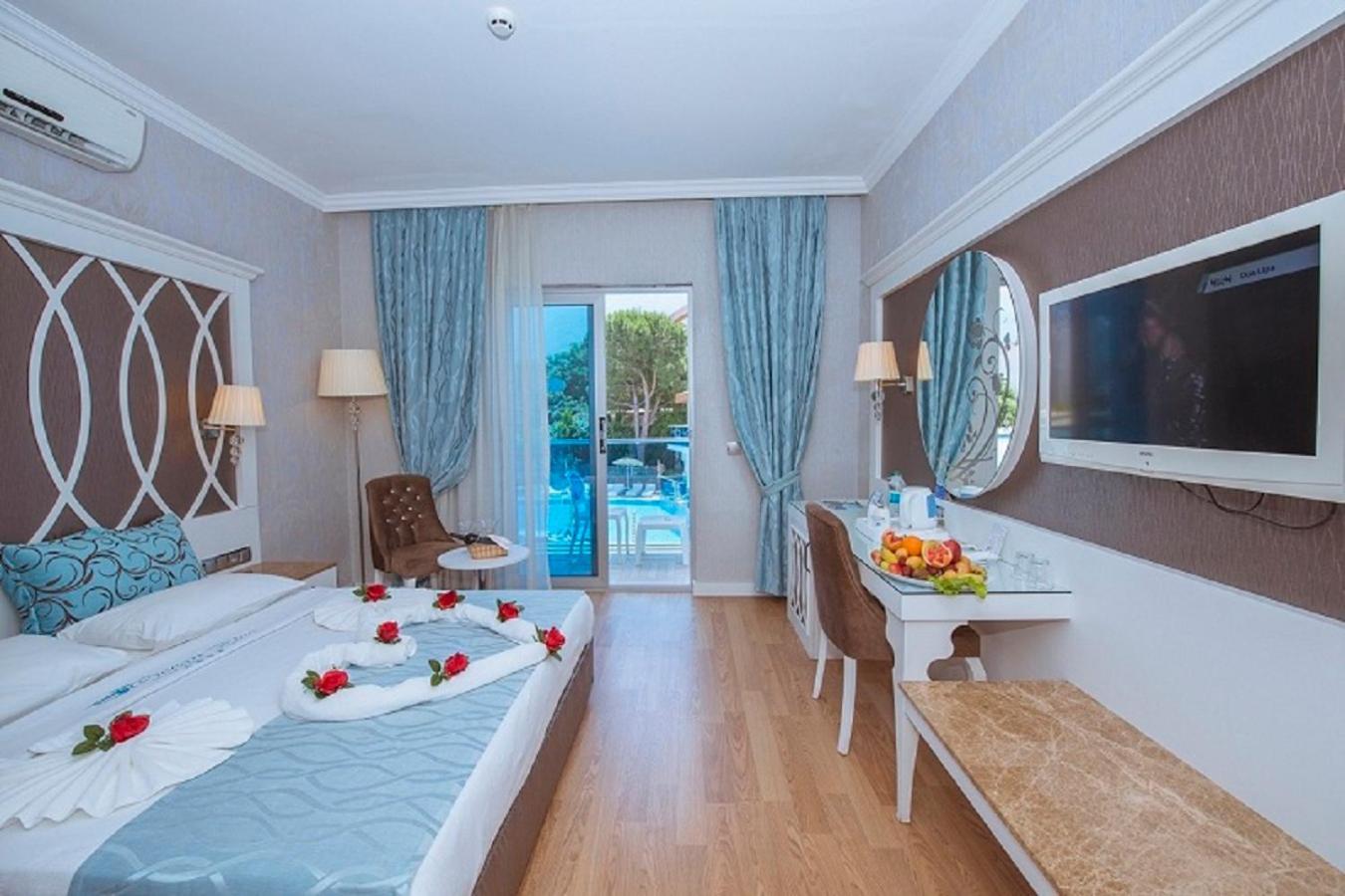 Pool view room - Photo 16