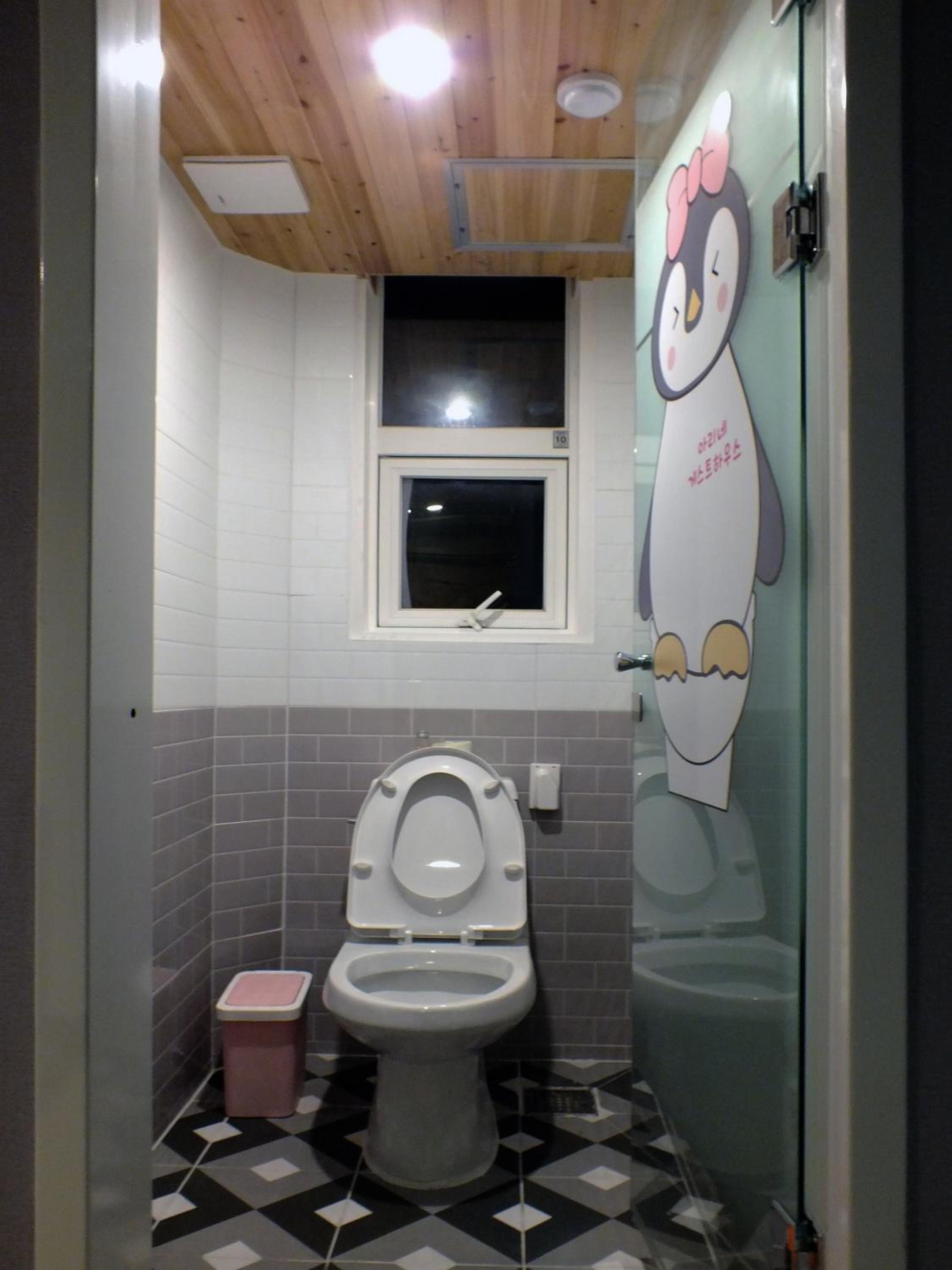 Twin Room with Private Bathroom photo 3