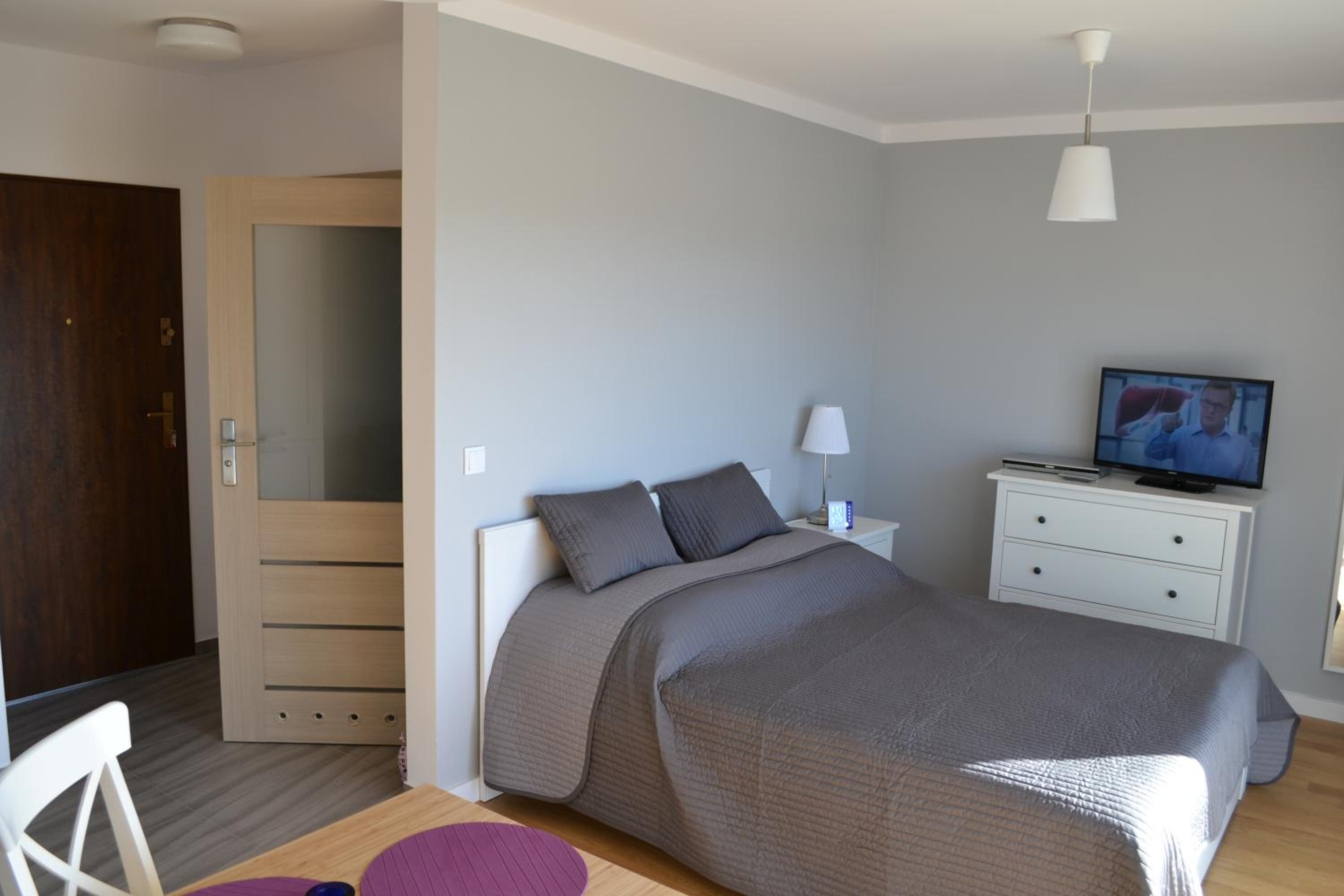 Apartment with Balcony - Photo 3