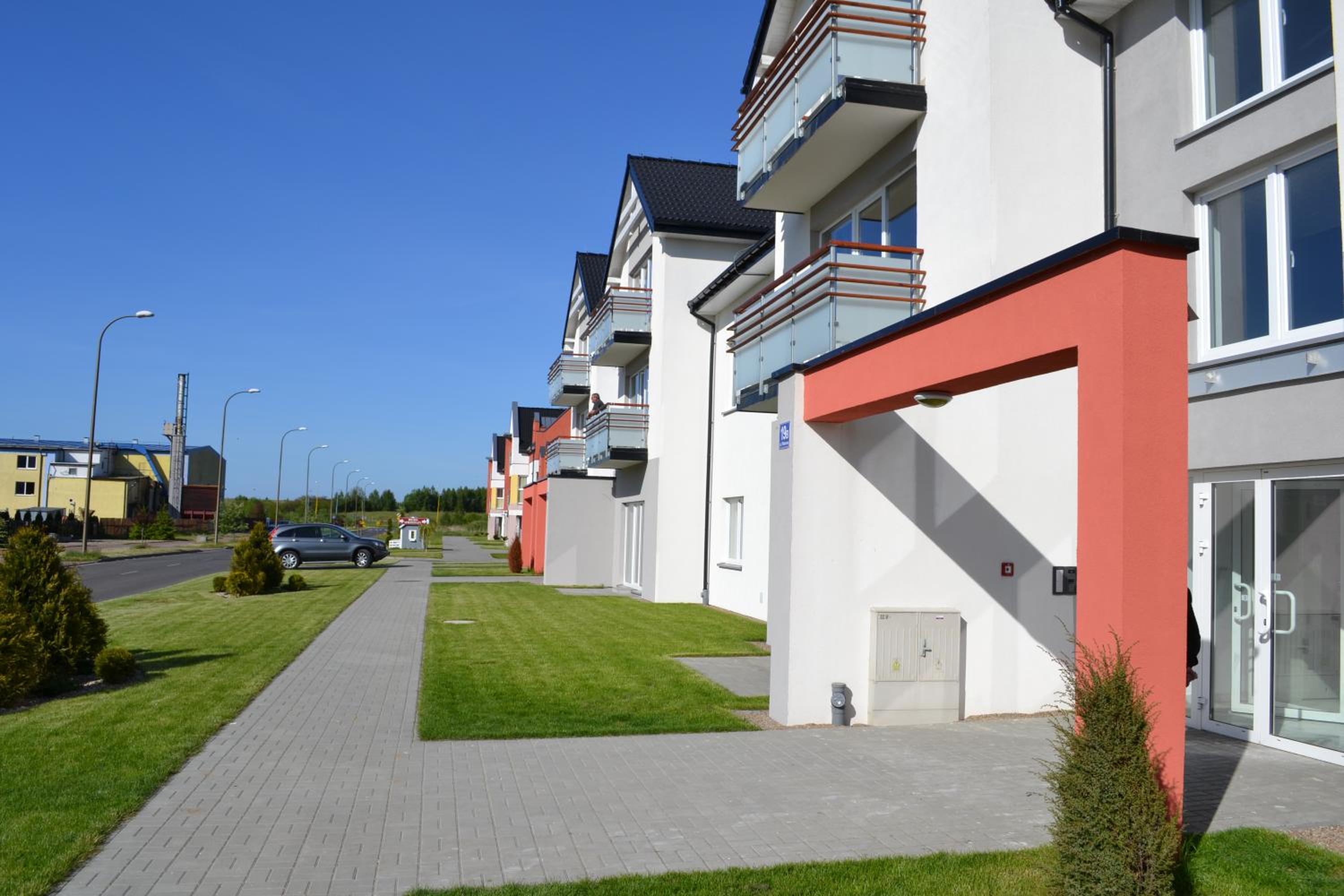 Apartment with Balcony - Photo 4