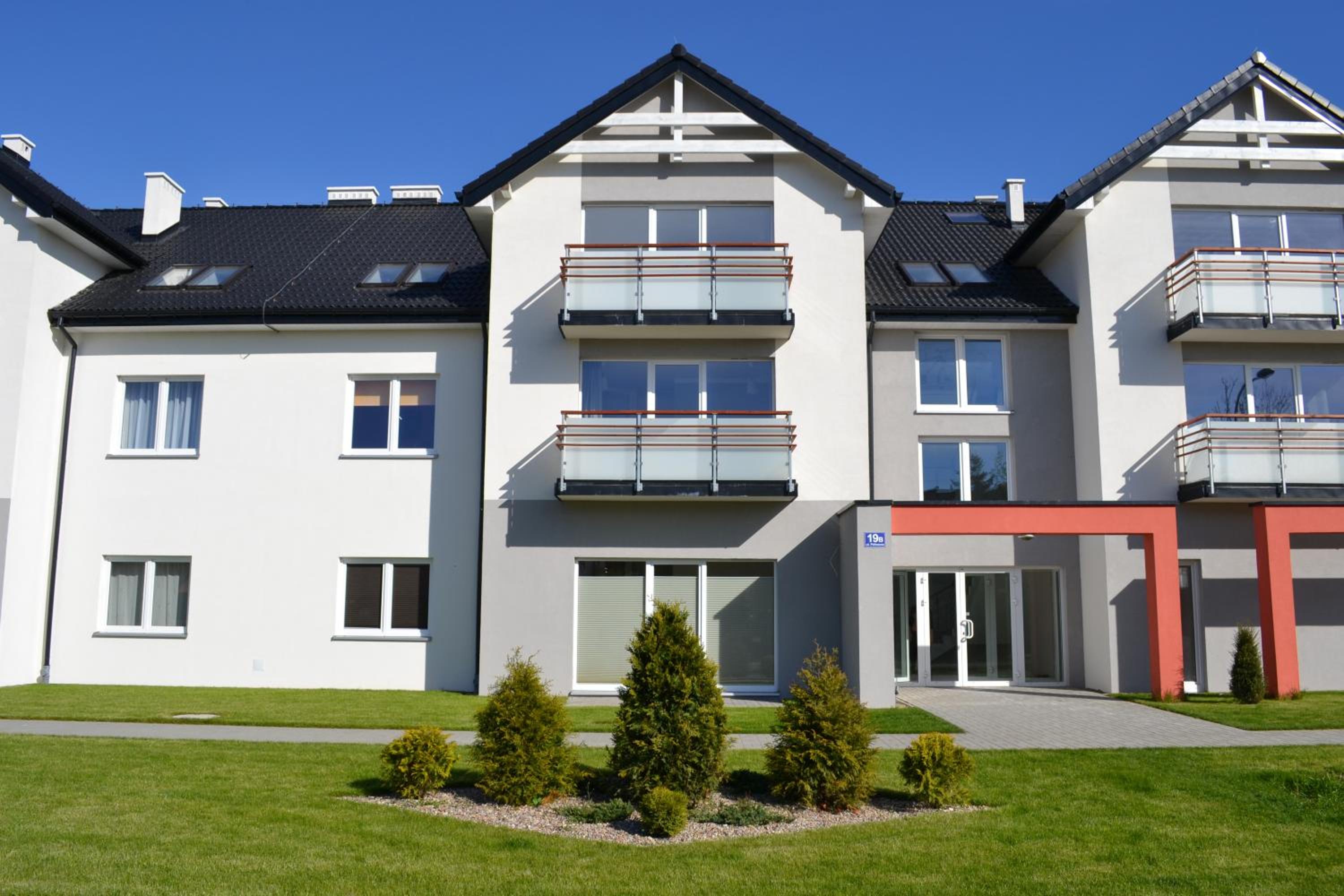 Apartment with Balcony - Photo 5