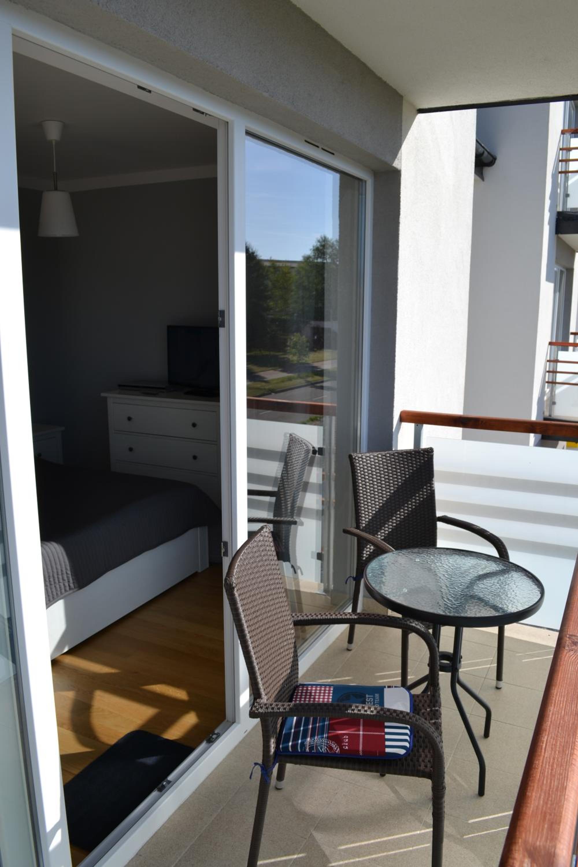 Apartment with Balcony - Photo 6