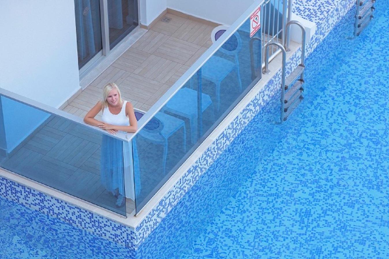 Swim-Up Double Room - Photo 23