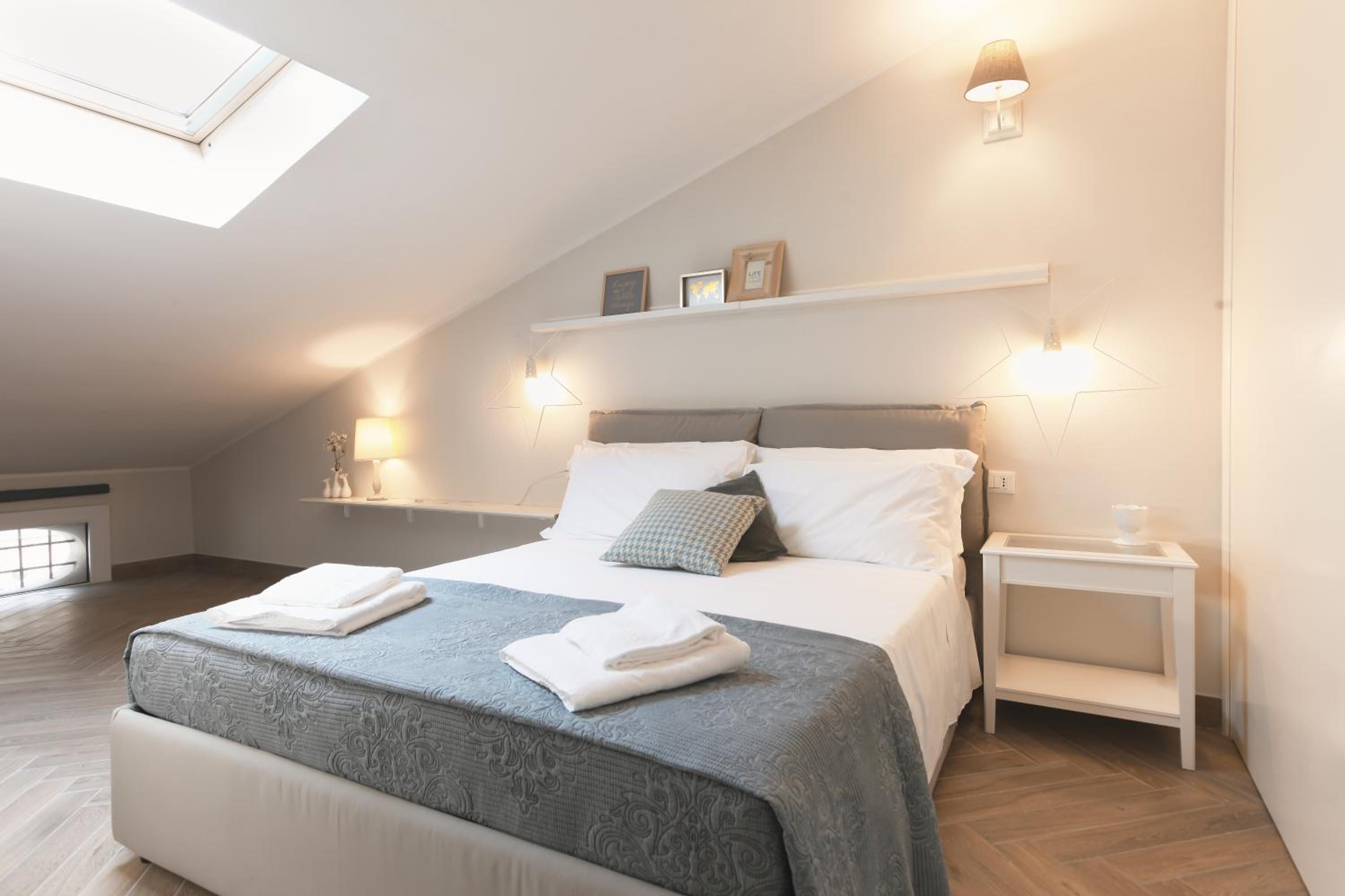 Deluxe Double Room with Extra Bed - Photo 5