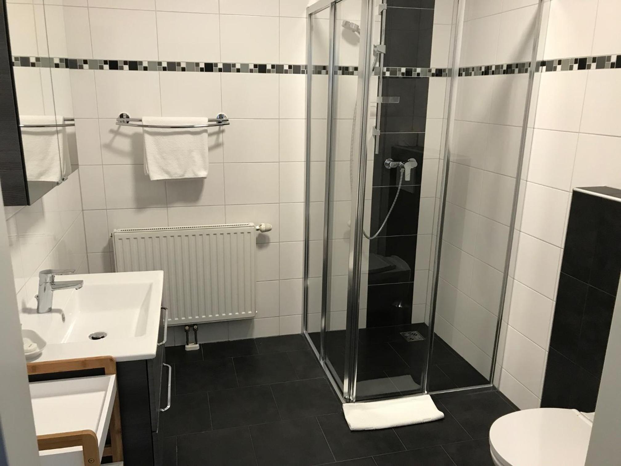Family Room with Shower photo 2