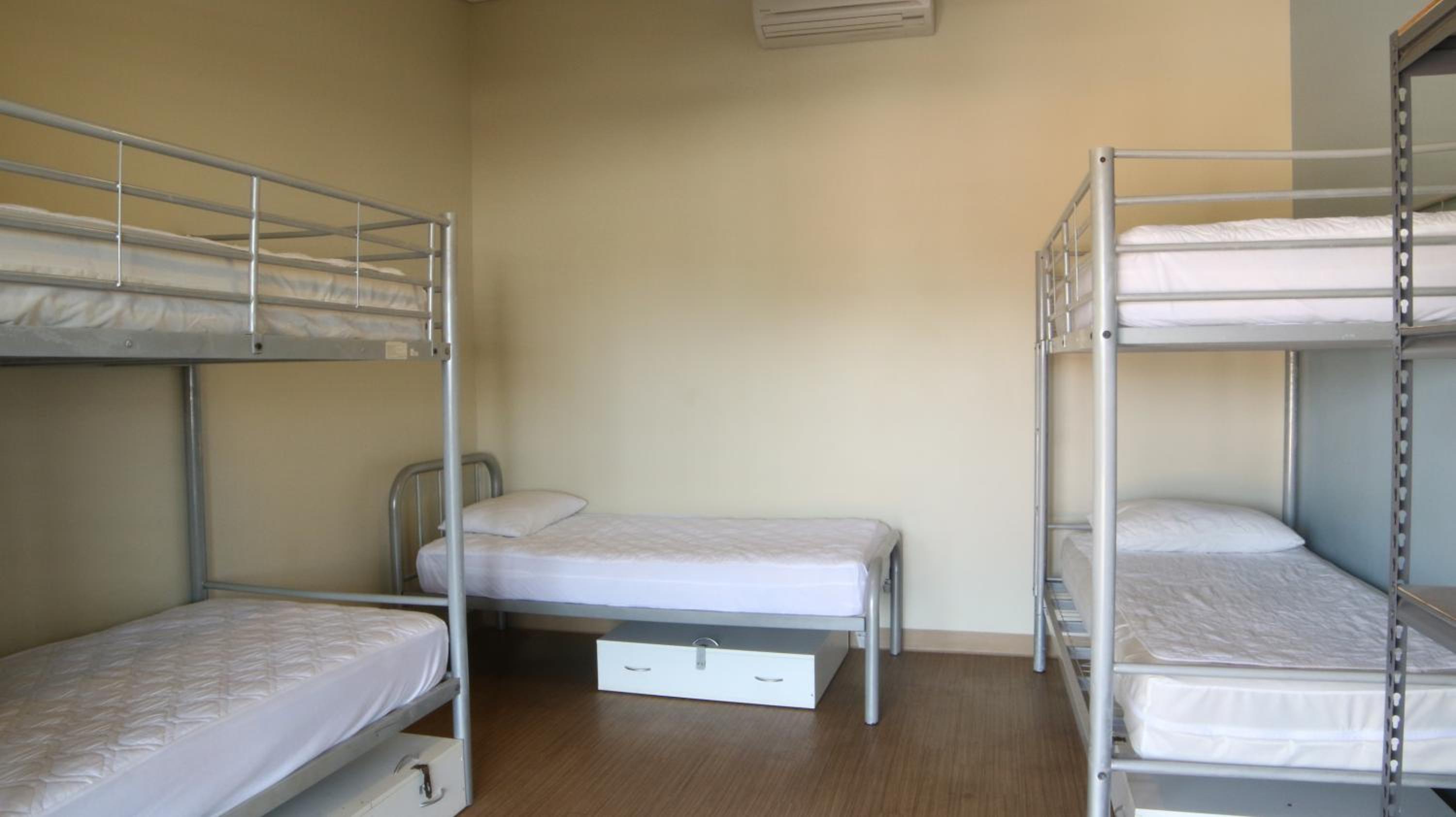 Bed in 5-Bed Dormitory Room photo 1