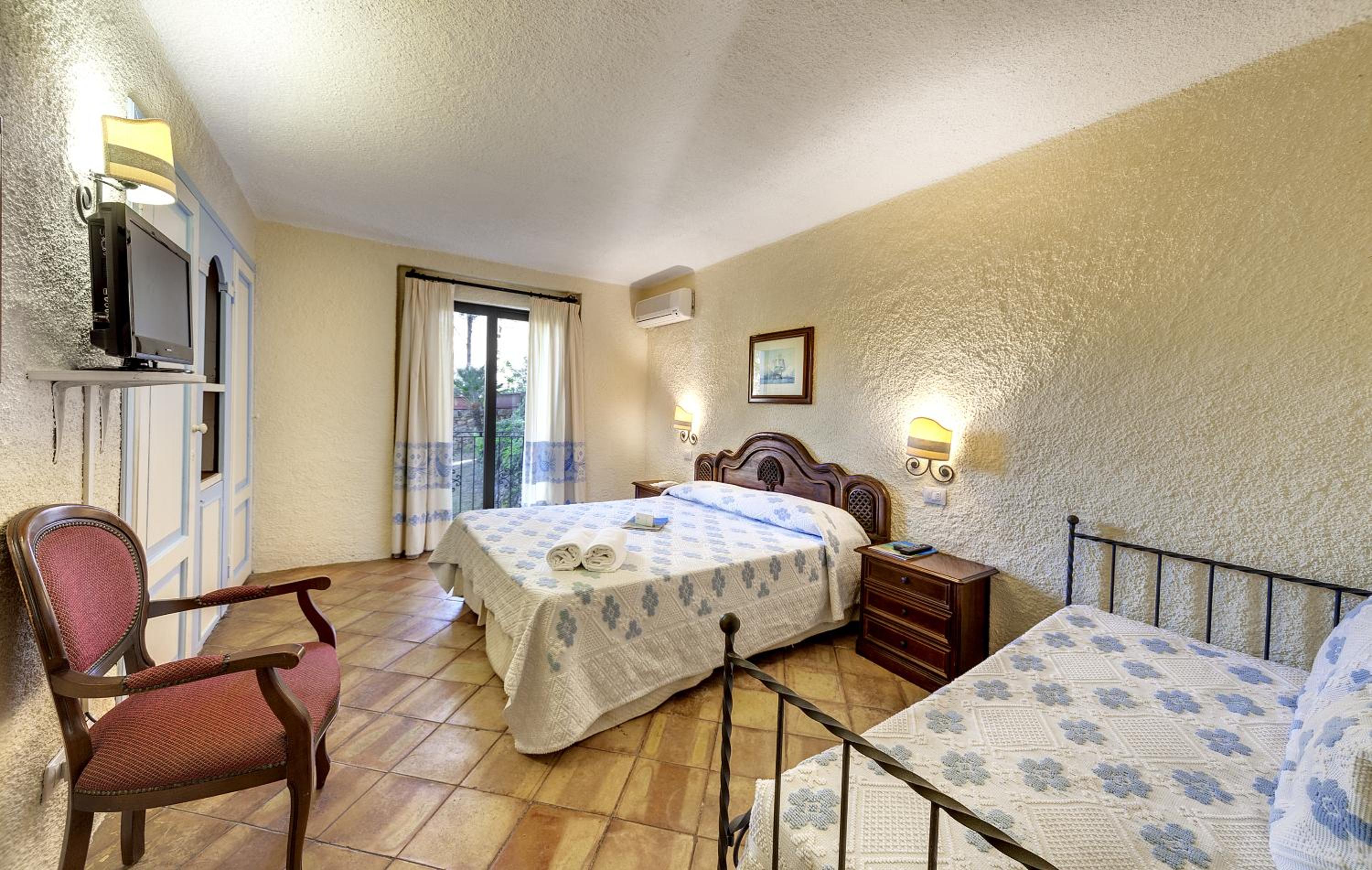 Triple Room - Photo 7