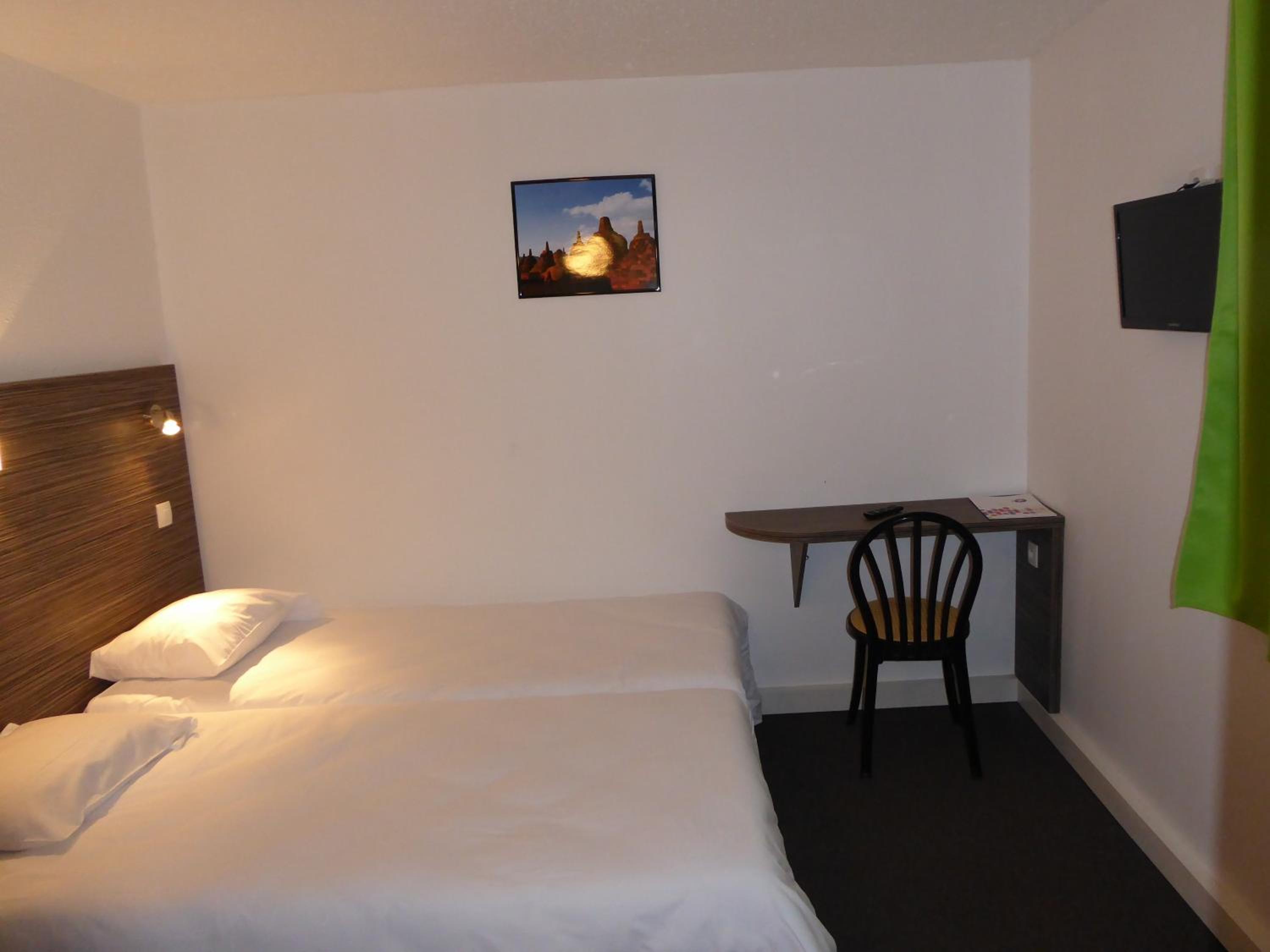 Twin Room - Disability Access - 72 ft²