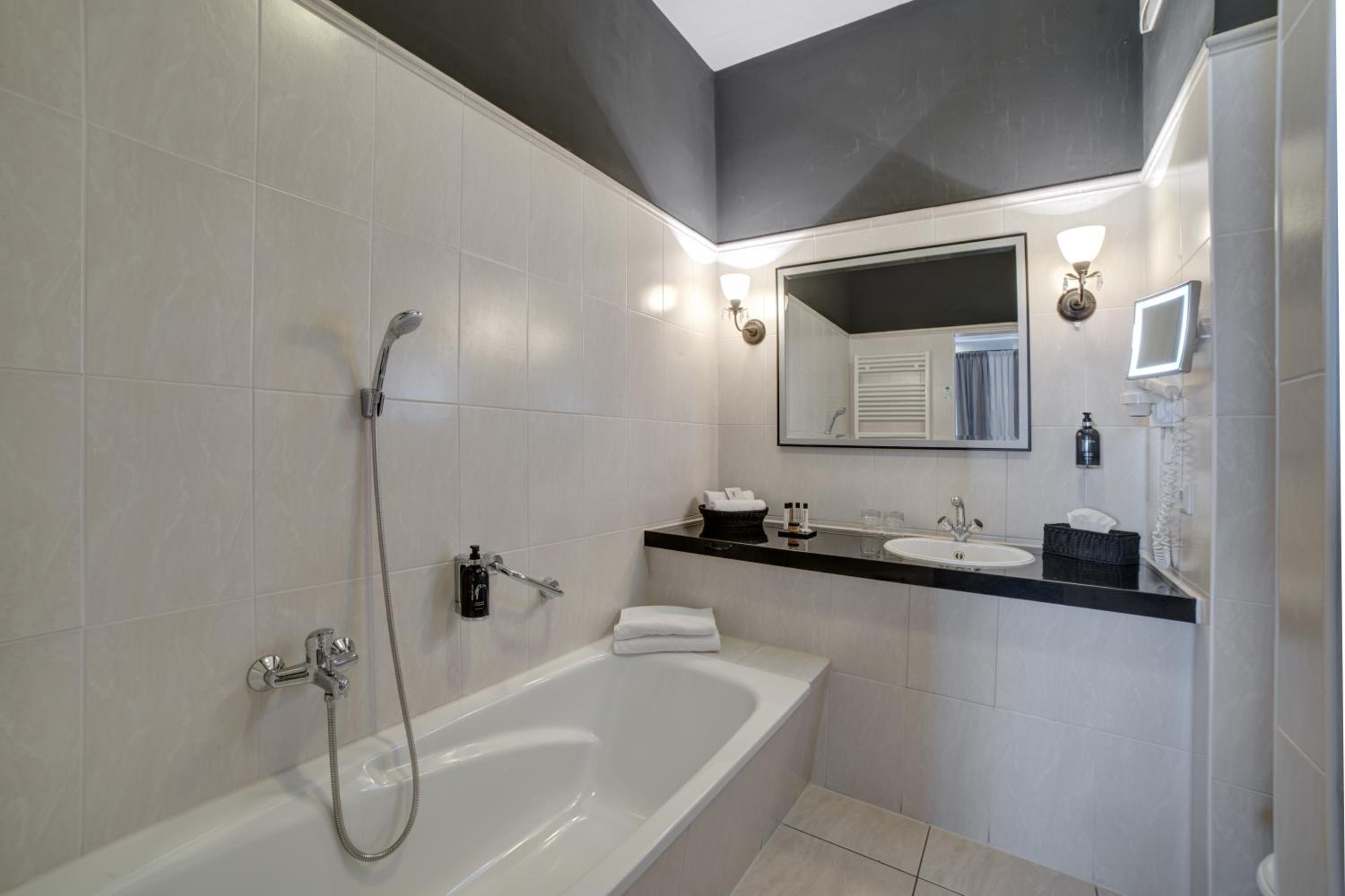 Double Room - Photo 7