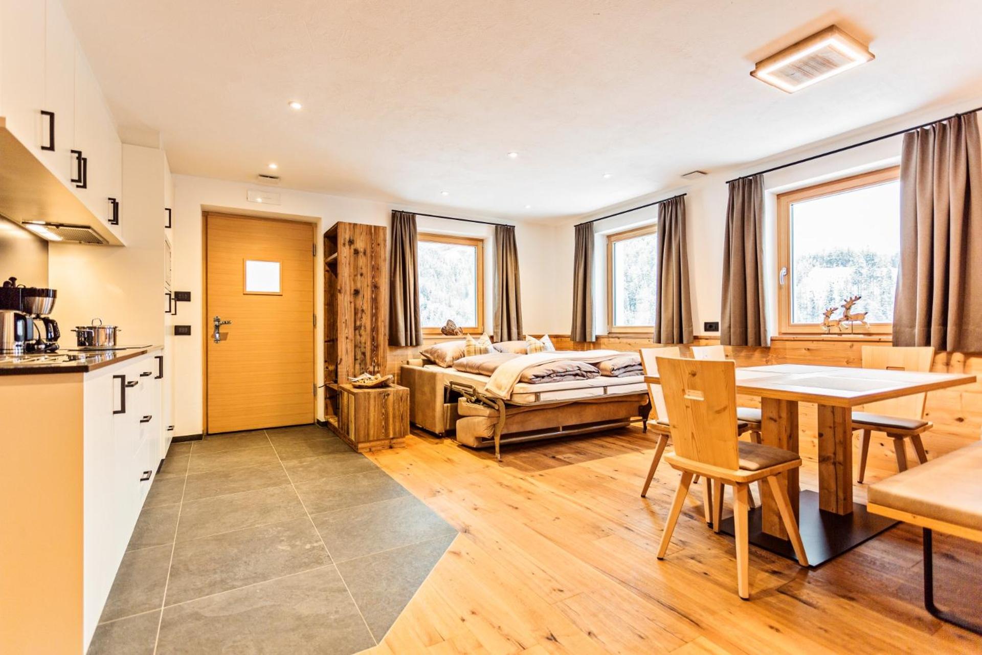 Apartment with Mountain View