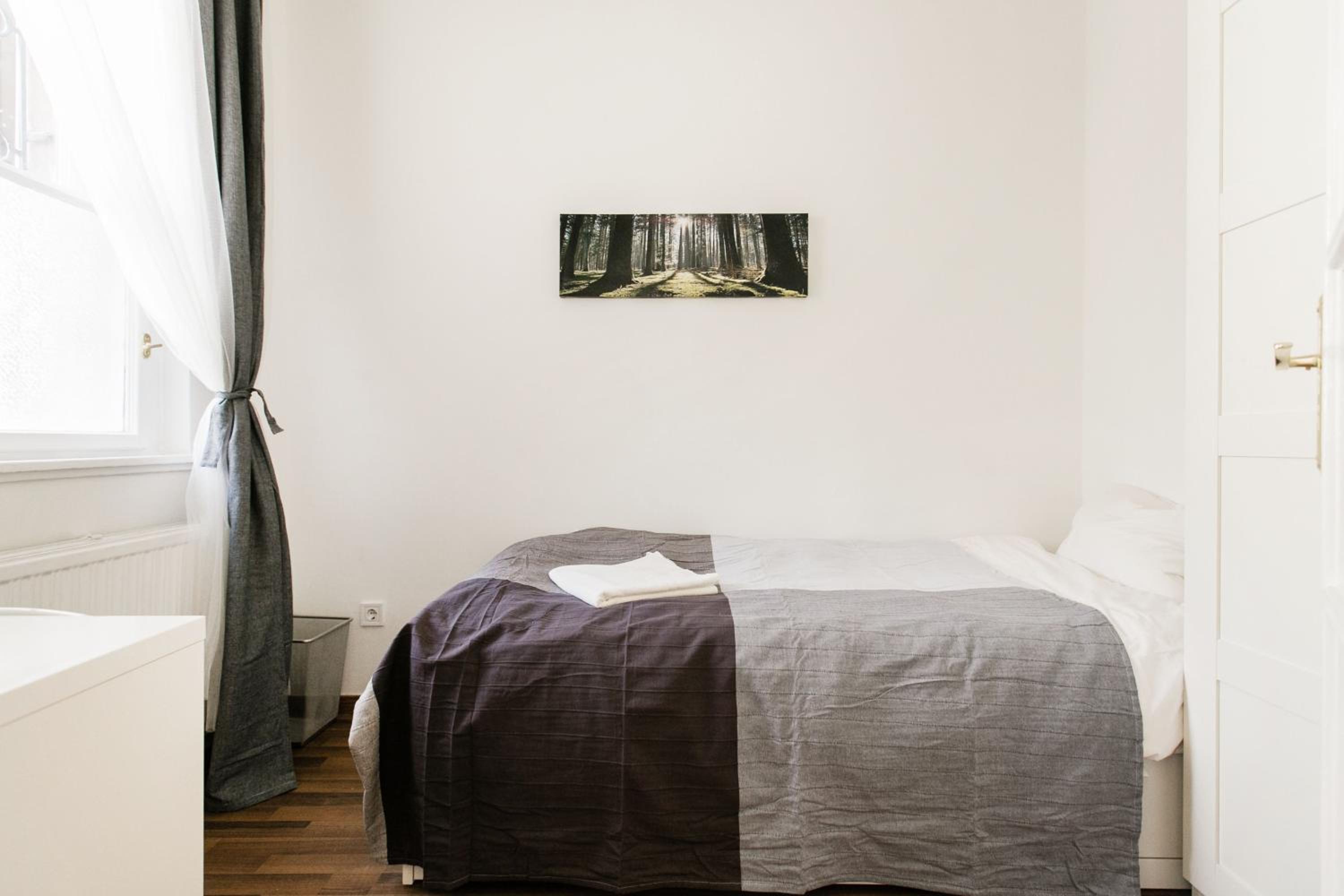 Apartment with Balcony - Photo 10