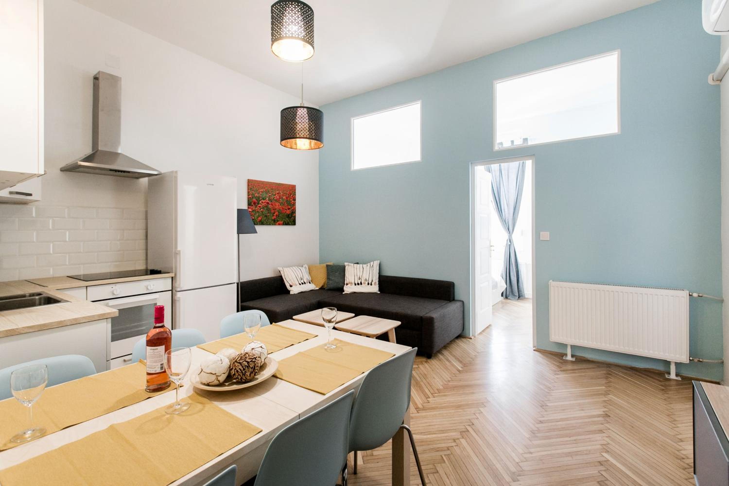 Apartment with Balcony - Photo 14